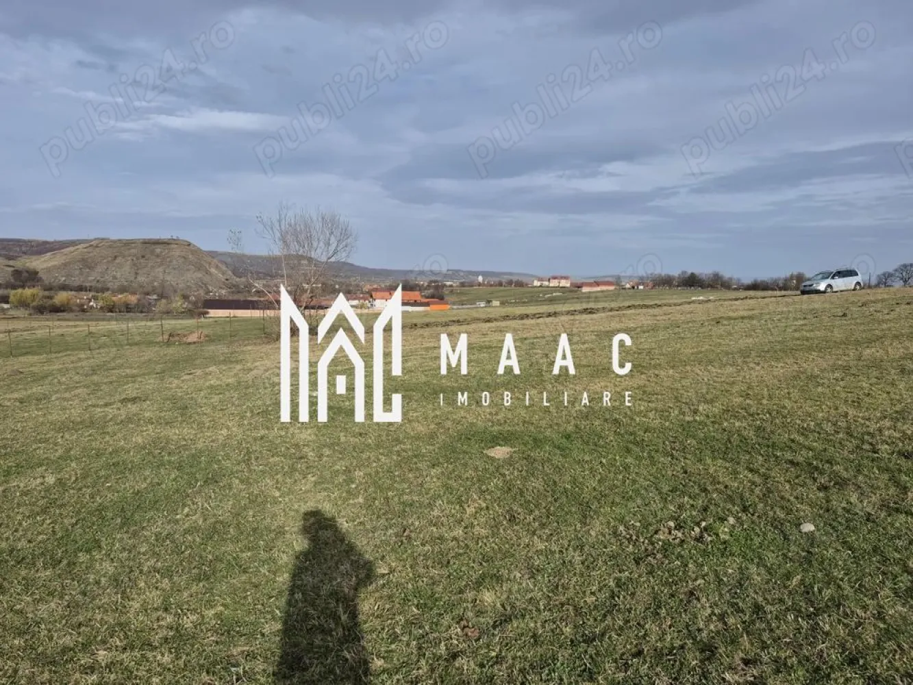 Teren extravilan | Investitie | Orlat - Maac imobiliare vă propune spre vânzare un teren de 1.500 mp, situat în comuna Orlat, un loc cunoscut pentru peisajele sale spectaculoase și liniștea specifică zonei de munte. Proprietatea se remarcă prin vederi superbe spre împrejurimi, fiind alegerea ideală pentru cei care caută un spațiu generos, cu potențial ridicat de dezvoltare sau pentru o investiție pe termen lung. Caracteristici ale terenului: Pentru acest teren a fost deja înaintată către Primăria Orlat o cerere oficială pentru realizarea drumului de acces, iar documentația a fost aprobata. În urma aprobării, administrația locală urmează să demareze amenajarea și deschiderea traseului de acces, ceea ce va facilita deplasarea către parcelă și va crește valoarea investiției. Avantaje: Zonă liniștită, departe de agitația urbană Pentru mai multe detalii si programarea unei vizionări, va invitam sa contactati Maac imobiliare, specificand: CP2818139