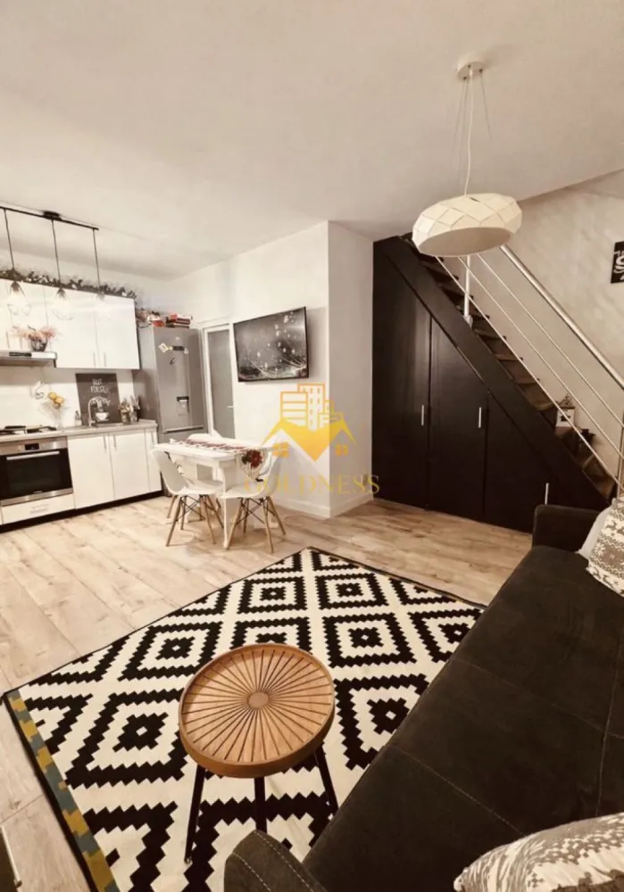 3 camere, Ultracentral, Zona Dorobantilor, Facultata de Drept, Cipariu - GOLDNESS Imobiliare vă propune spre închiriere un apartament cu 3 camere complet mobilat și utilat, la Parter într-o casa cu Mansarda în Centru.
Posibilitate de parcare în curte.
Se află în apropierea stațiilor de transport în comun, magazine, restaurante, spații verzi, farmacii, etc. 

Apartamentul este compartimentat astfel:
 
 - parter 30mp cu living, bucatarie open space complet utilată și mobilată, canapea extensibilă, loc de servit masa 
 - parter baie cu dus, calorifer port prosop și dulap pentru depozitare.
 - Etaj 25mp 2 dormitoare cu pat matrimonial și baie de serviciu
 - curte comuna 

Imobilul este dotat cu toate cele necesare- centrală proprie, frigider, aragaz, hotă, mașină de spălat haine, etc. 

Dacă sunteți interesați de acest apartament și doriți să îl vizionați, dar și pentru alte oferte nu ezitați să ne contactați telefonic sau prin e-mail. Vă stăm la dispoziție!
Pentru intermediere se percepe un comision de 50% din prețul chiriei!