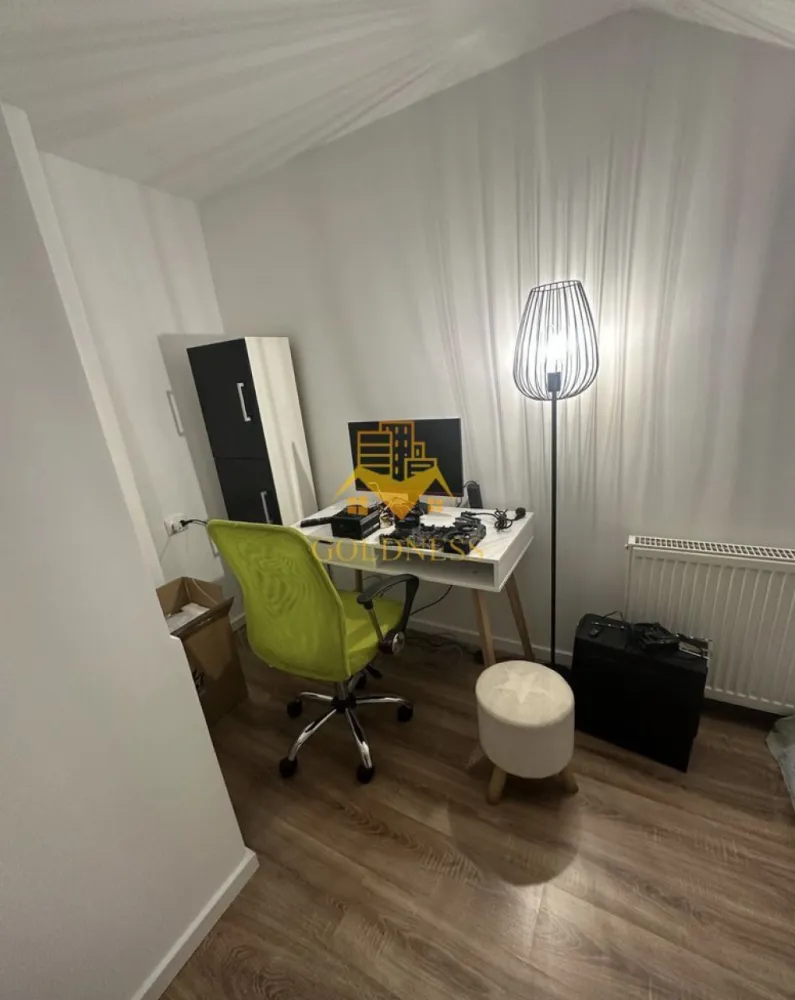 3 camere, Ultracentral, Zona Dorobantilor, Facultata de Drept, Cipariu - GOLDNESS Imobiliare vă propune spre închiriere un apartament cu 3 camere complet mobilat și utilat, la Parter într-o casa cu Mansarda în Centru.
Posibilitate de parcare în curte.
Se află în apropierea stațiilor de transport în comun, magazine, restaurante, spații verzi, farmacii, etc. 

Apartamentul este compartimentat astfel:
 
 - parter 30mp cu living, bucatarie open space complet utilată și mobilată, canapea extensibilă, loc de servit masa 
 - parter baie cu dus, calorifer port prosop și dulap pentru depozitare.
 - Etaj 25mp 2 dormitoare cu pat matrimonial și baie de serviciu
 - curte comuna 

Imobilul este dotat cu toate cele necesare- centrală proprie, frigider, aragaz, hotă, mașină de spălat haine, etc. 

Dacă sunteți interesați de acest apartament și doriți să îl vizionați, dar și pentru alte oferte nu ezitați să ne contactați telefonic sau prin e-mail. Vă stăm la dispoziție!
Pentru intermediere se percepe un comision de 50% din prețul chiriei!