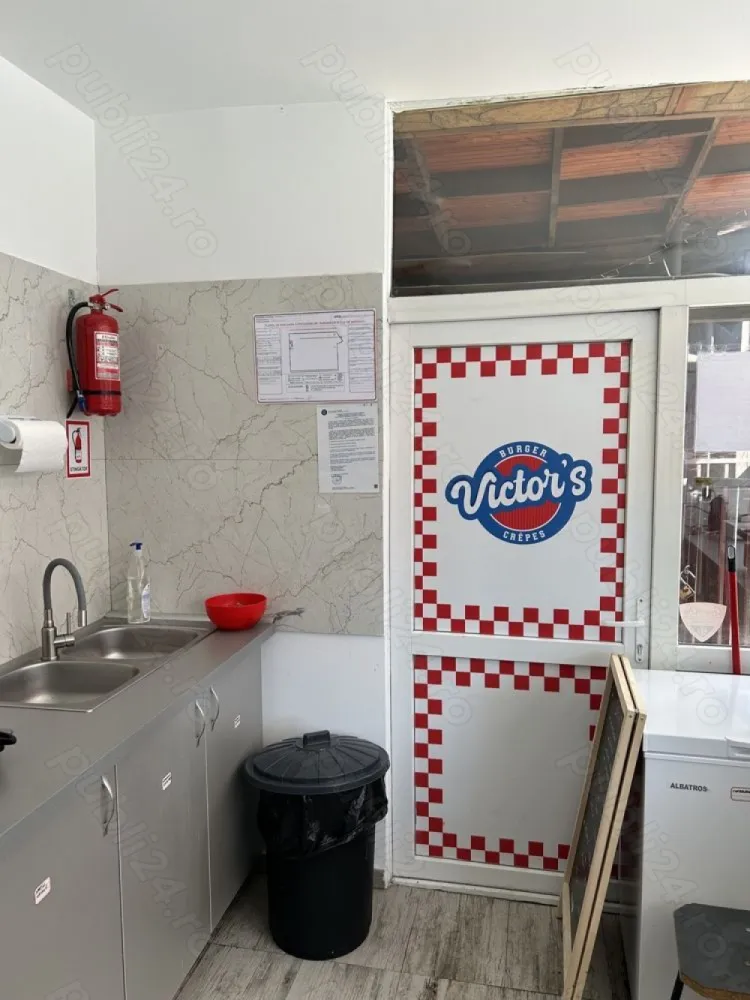 BRASADAS vinde afacere Burger,clătite. - Agentia BRASADAS vinde afacere situată în sectorul 5 (zona Sebastian )lângă stația de tramvai într-o zonă circulată intens cu toate utilajele și utilitățile (gaz,220 380 ,apa caldă )frigidere,congelatoare .se poate vinde cu tot cu S.R.L ..avize la zii,contracte ,dezinfecție,gunoi,deșeuri origine animală!
Pret 7000 euro.