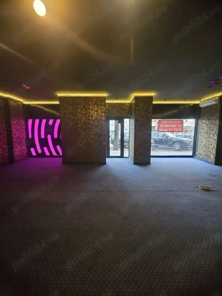 BRASADAS închiriază Spatiu Comercial 108mp Mosilor - Agenția imobiliara BRASADAS închiriază spatiu comercial in zona Mosilor, stradal, cu o suprafata de 108mp iar deschiderea de 11m, in magazin s-a desfasurat activitatea de sala de jocuri si este aranjat la fel ca in poze, pentru acelasi domeniu nu este de facut nimic in interior, pentru alte activitati mocheta de pe jos se poate scoate la fel si tapetul, magazinul este in forma patrata cu doua intrari in fata si in spate pentru aprovizionare, cu 2 grupuri sanitare, bloc reabilitat termic, cu apometre si repartitoare, 2 aere conditionat, trifazic. Se preteaza pentru orice, liber.
Pentru mai multe oferte accesați www.brasadas.com.