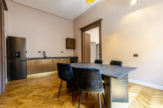 Apartament ULTRACENTRAL cu 3 camere, la cheie, renovat recent