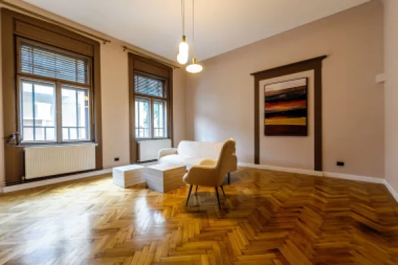 Apartament ULTRACENTRAL cu 3 camere, la cheie, renovat recent