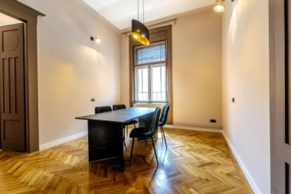 Apartament ULTRACENTRAL cu 3 camere, la cheie, renovat recent