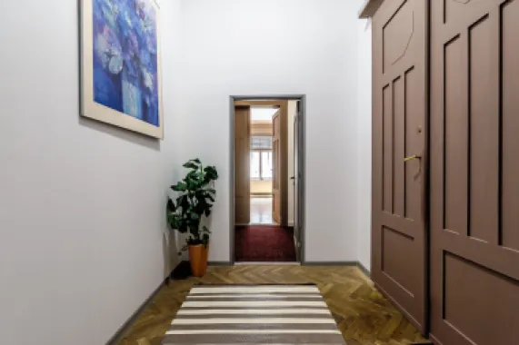 Apartament ULTRACENTRAL cu 3 camere, la cheie, renovat recent