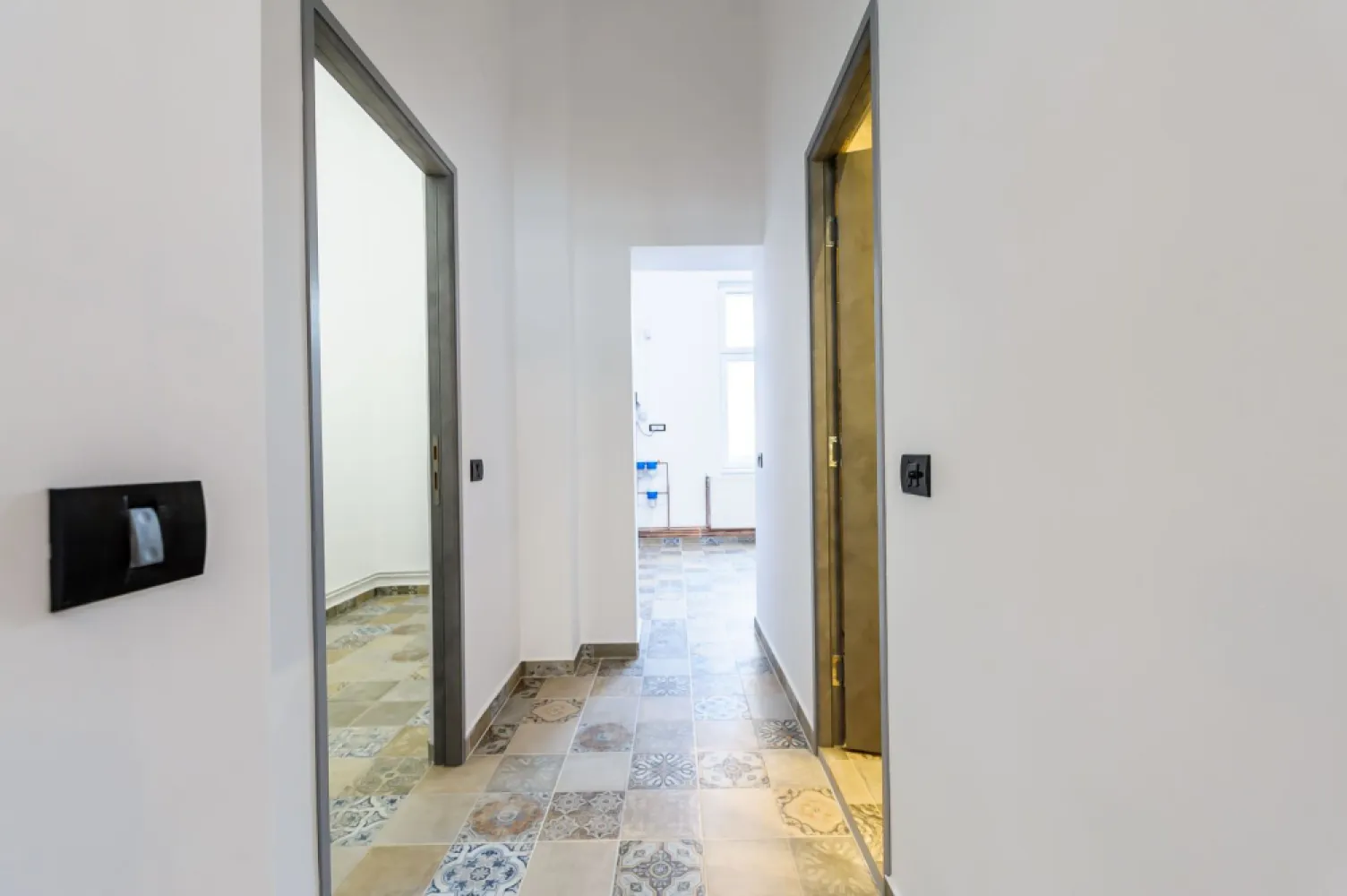 Apartament ULTRACENTRAL cu 3 camere, la cheie, renovat recent