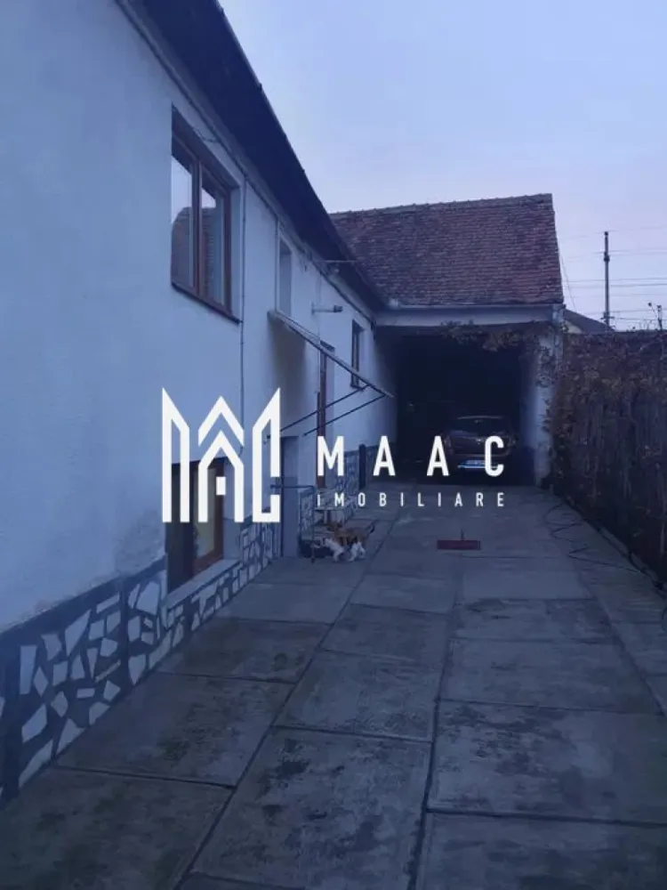 Casă spațioasă -190 mp | Sura Mare | Teren 885 mp - MAAC Imobiliare vă propune spre vânzare o casă solidă și bine întreținută, situată în Sura Mare, într-o zonă bună, liniștită și cu acces facil — strada este asfaltată și ușor accesibilă în orice sezon. Proprietatea oferă suprafețe generoase și un teren ideal pentru familie, agricultură sau activități gospodărești.

 Compartimentare: 
- Parter inalt:
3 camere mari, luminoase
Bucătărie spațioasă
Hol
Cămară
Baie cu cadă
Pod generos, cu multiple posibilități de amenajare (depozitare sau mansardare)
- Demisol:
Bucătărie suplimentară
Hol
- Pivniță mare, întinsă sub toată casa — excelentă pentru depozitare, vinotecă, conserve sau spațiu tehnic

 Dotări & utilități:
Încălzire centrală pe gaz
Calorifere în toate încăperile
Construcție solidă, ideală pentru familie sau investiție

 Teren și anexe — 885 mp:
Grădină mare, ideală pentru legume, pomi fructiferi sau zonă de relaxare
Șură
Anexe gospodărești
Filigorie perfectă pentru timp petrecut în aer liber
Curte betonată

Loc de parcare acoperit la intrarea în curte

 Locație: Sura Mare, jud. Sibiu — zonă sigură, cu vecini buni, acces rapid către Sibiu și facilități esențiale (școli, magazine, transport).
 Se accepta si schimb cu apartament situat la parter sau etaj 1 plus diferență 

📞Contactează-ne pentru mai multe detalii sau informații, specificați ca ați văzut anunțul cu ID: CP2816962!