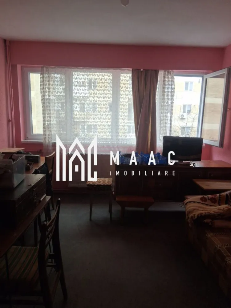 Garsonieră Ostroveni | etaj 3 | 21 mp | - MAAC IMOBILIARE vă propune spre vânzare o garsonieră situată la etajul 3, în cartierul Ostroveni din Râmnicu Vâlcea, o zonă apreciată pentru accesibilitate și facilități.
Locuința are o suprafață utilă de 21 mp și se află în imediata apropiere a pieței Ostroveni, beneficiind de acces rapid către școli, grădinițe, licee și diverse magazine, fiind ideală atât pentru locuit, cât și pentru investiție.
Garsoniera este nerenovată, oferind viitorului proprietar oportunitatea de a o amenaja și personaliza complet după propriul gust și necesități.
Datorită poziționării avantajoase și a potențialului de amenajare, această proprietate reprezintă o alegere excelentă pentru cei care caută un spațiu compact într-o zonă bine dezvoltată.
Pentru mai multe detalii și vizionări, nu ezitați să ne contactați! MAAC IMOBILIARE
CP2996187