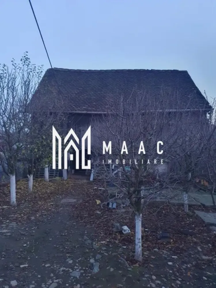 Casă spațioasă -190 mp | Sura Mare | Teren 885 mp - MAAC Imobiliare vă propune spre vânzare o casă solidă și bine întreținută, situată în Sura Mare, într-o zonă bună, liniștită și cu acces facil — strada este asfaltată și ușor accesibilă în orice sezon. Proprietatea oferă suprafețe generoase și un teren ideal pentru familie, agricultură sau activități gospodărești.

 Compartimentare: 
- Parter inalt:
3 camere mari, luminoase
Bucătărie spațioasă
Hol
Cămară
Baie cu cadă
Pod generos, cu multiple posibilități de amenajare (depozitare sau mansardare)
- Demisol:
Bucătărie suplimentară
Hol
- Pivniță mare, întinsă sub toată casa — excelentă pentru depozitare, vinotecă, conserve sau spațiu tehnic

 Dotări & utilități:
Încălzire centrală pe gaz
Calorifere în toate încăperile
Construcție solidă, ideală pentru familie sau investiție

 Teren și anexe — 885 mp:
Grădină mare, ideală pentru legume, pomi fructiferi sau zonă de relaxare
Șură
Anexe gospodărești
Filigorie perfectă pentru timp petrecut în aer liber
Curte betonată

Loc de parcare acoperit la intrarea în curte

 Locație: Sura Mare, jud. Sibiu — zonă sigură, cu vecini buni, acces rapid către Sibiu și facilități esențiale (școli, magazine, transport).
 Se accepta si schimb cu apartament situat la parter sau etaj 1 plus diferență 

📞Contactează-ne pentru mai multe detalii sau informații, specificați ca ați văzut anunțul cu ID: CP2816962!