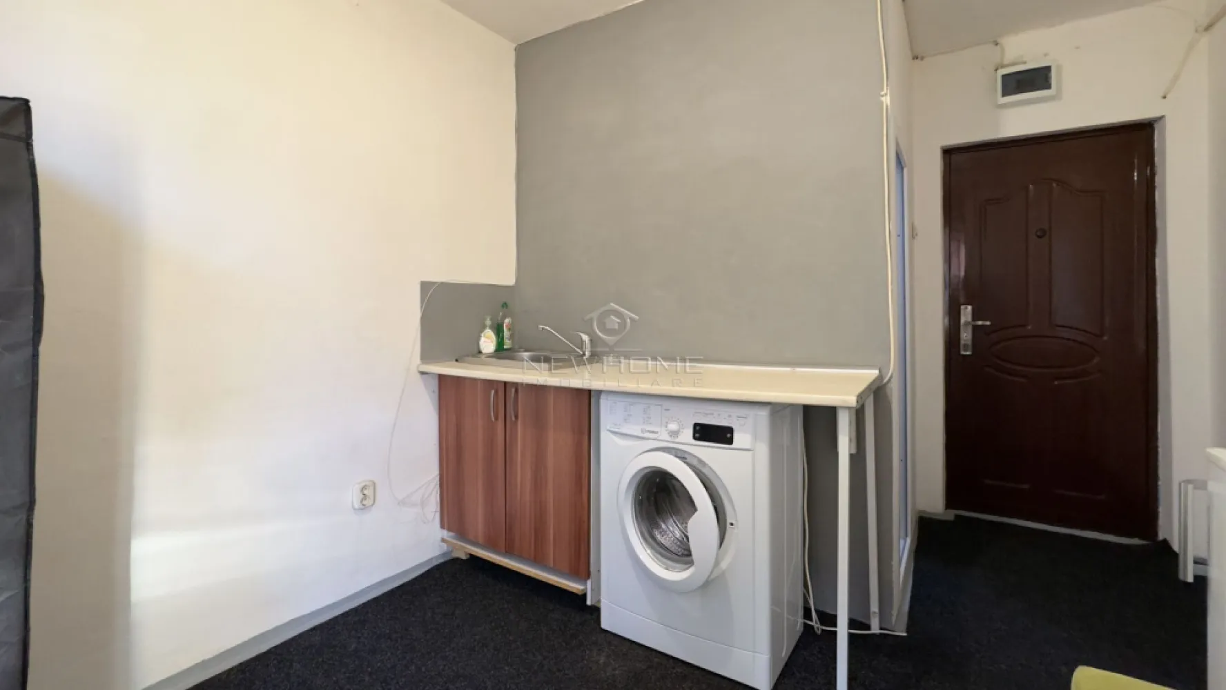 Apartament 1 camere, zona Interservisan Gheorgheni - NewHOME Imobiliare ofera in EXCLUSIVITATE spre inchiriere apartament cu 1 camera, situat pe Str. Liviu Rebreanu, zona Interservisan, cartier Gheorgheni. Apartamentul este amplasat la etajul 4 din 4. Dispune de suprafata utila de 12 mp. Compartimentat astfel: hol, baie, camera. Avand in vedere poziția si avantajele zonei este una de interes, datorita pozitionarii fiind in apropiere de Iulius Mall, Baza, Sportiva, Fsega, dar si catre toate punctele de interes. Pentru mai multe informatii si pentru a programa o vizionare, contactati-ne cu incredere!