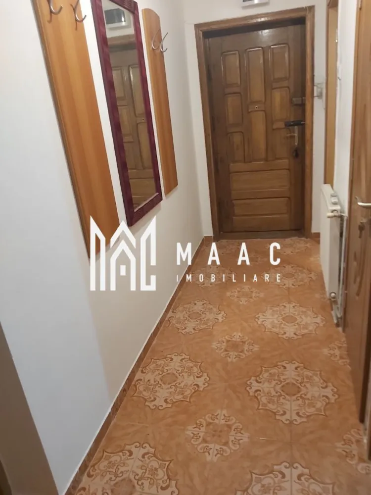 Apartament 2 camere | Parter | Pretabil spațiu comercial | Zona Milea - MAAC Imobiliare vă propune spre vânzare un apartament decomandat cu 2 camere, situat la parter, în zona Bulevardul Vasile Milea, în apropiere de OMV, o locație cu vad bun și acces facil din Sibiu.

Caracteristici principale
 • compartimentare decomandată
 • situat la parter
 • se vinde complet mobilat și utilat

Avantaje
 • poziționare excelentă, cu vizibilitate bună
 • pretabil pentru schimbare de destinație în spațiu comercial
 • ideal pentru birouri, salon, cabinet sau investiție
 • acces facil către principalele artere ale orașului

Această proprietate reprezintă o oportunitate excelentă, atât pentru locuință, cât și pentru dezvoltarea unei afaceri.

📞 Pentru mai multe detalii sau pentru programarea unei vizionări, vă rugăm să ne contactați și să menționați ID-ul proprietății: CP2996312.