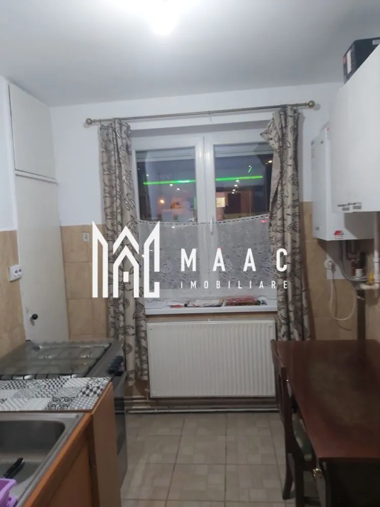 Apartament 2 camere | Parter | Pretabil spațiu comercial | Zona Milea - MAAC Imobiliare vă propune spre vânzare un apartament decomandat cu 2 camere, situat la parter, în zona Bulevardul Vasile Milea, în apropiere de OMV, o locație cu vad bun și acces facil din Sibiu.

Caracteristici principale
 • compartimentare decomandată
 • situat la parter
 • se vinde complet mobilat și utilat

Avantaje
 • poziționare excelentă, cu vizibilitate bună
 • pretabil pentru schimbare de destinație în spațiu comercial
 • ideal pentru birouri, salon, cabinet sau investiție
 • acces facil către principalele artere ale orașului

Această proprietate reprezintă o oportunitate excelentă, atât pentru locuință, cât și pentru dezvoltarea unei afaceri.

📞 Pentru mai multe detalii sau pentru programarea unei vizionări, vă rugăm să ne contactați și să menționați ID-ul proprietății: CP2996312.
