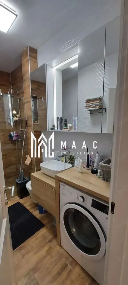 Apartament 3 camere | 54 MP | Grădină 35 mp | Cartier Kastani - MAAC Imobiliare vă propune spre vânzare un apartament modern cu 3 camere, situat la parter.

Imobilul este construit în anul 2018 și beneficiază de o compartimentare eficientă, cu doar doi pereți exteriori, ceea ce contribuie la un confort termic ridicat.

Caracteristici principale
 • Suprafață utilă: 54 mp
 • Grădină privată: aproximativ 35 mp
 • Parter
 • Loc de parcare inclus (în fața apartamentului)

Compartimentare
 • living cu bucătărie open-space
 • 2 dormitoare
 • baie
 • hol de acces

Accesul în grădină se face direct din dormitorul matrimonial, oferind un spațiu ideal pentru relaxare, zonă verde sau barbeque.

Dotări și finisaje
 • încălzire în pardoseală (centrală nouă – ianuarie 2026)
 • tâmplărie PVC cu izolație termică și fonică
 • izolație exterioară cu polistiren de 10 cm și finisaj Caparol
 • finisaje interioare realizate cu produse Oskar și Caparol
 • mobilă realizată la comandă din MDF și PAL
 • uși interioare din lemn, realizate pe comandă
 • mochetă premium în dormitoare
 • gresie în living, bucătărie, baie și hol

Orientare
 • dormitoarele: est (răsărit)
 • livingul, bucătăria și baia: vest (apus)

Avantaj investițional

Apartamentul este închiriat în prezent, cu contract valabil până la 05.12.2026, către o familie stabilă de aproximativ 3 ani, oferind posibilitatea de preluare a chiriașilor și generare imediată de venit.

Alte avantaje
 • zonă liniștită, cartier nou
 • acces facil către punctele de interes din oraș
 • ideal atât pentru locuit, cât și pentru investiție

Pentru mai multe detalii sau pentru programarea unei vizionări, vă rugăm să ne contactați și să menționați ID-ul proprietății: CP2982586.
