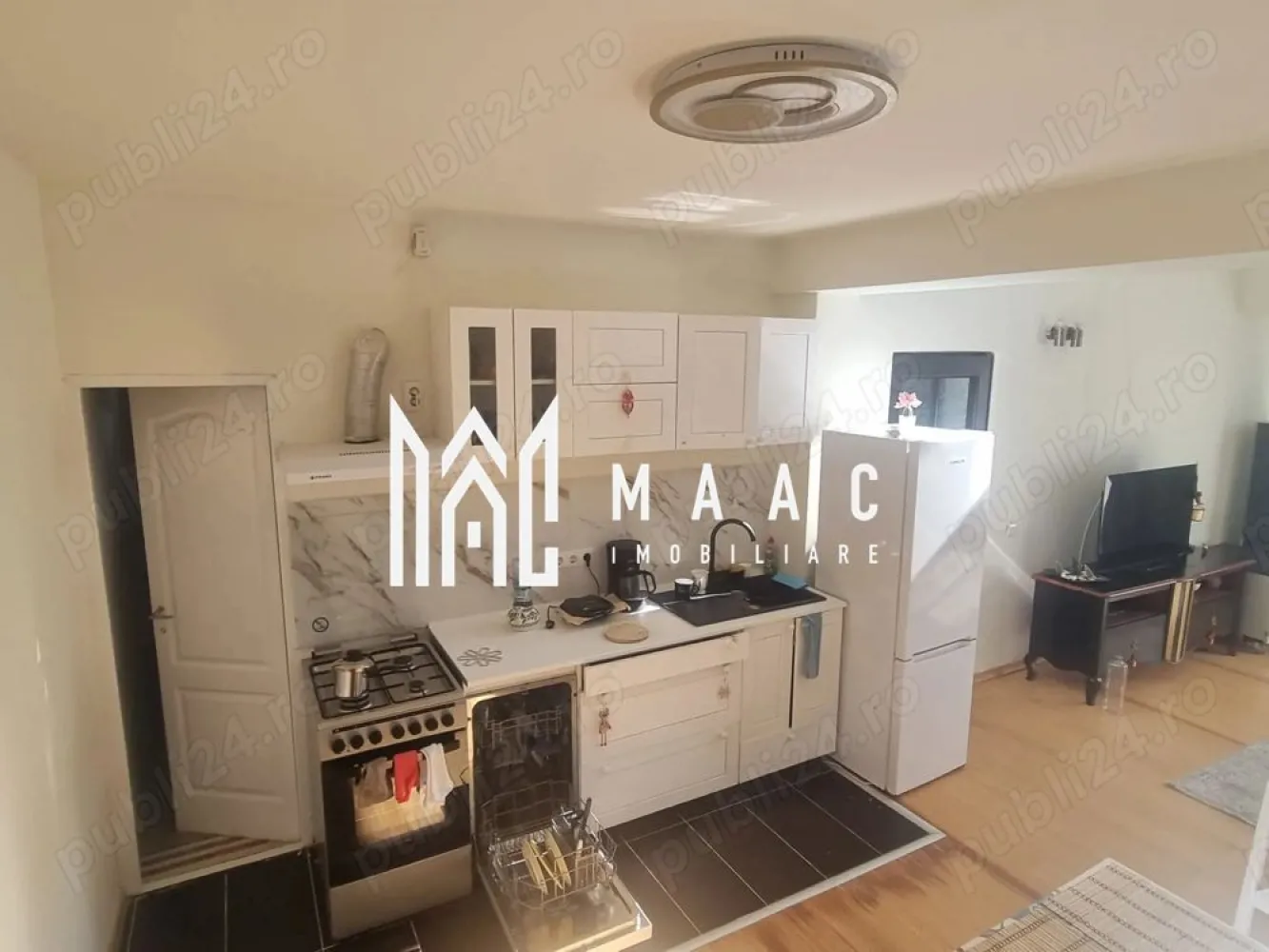 Casă Individuală | 240 mp construiți | Teren 500 MP - MAAC Imobiliare vă propune o proprietate versatilă și inteligent compartimentată, ideală atât pentru locuință, cât și pentru investiție, situată într-o zonă în dezvoltare din Sibiu.

Imobilul este format din două apartamente distincte, oferind flexibilitate maximă: locuire proprie + închiriere sau vânzare.

Structură proprietate

Apartament 1 – 82 mp (la stadiul de alb)
 • încălzire în pardoseală (parțial instalată)
 • posibilitate de personalizare completă (finisaje, materiale, design)
 • ideal pentru locuință personală, birou sau investiție

Apartament 2 – 158 mp (finalizat)
 • complet amenajat și gata de locuit
 • spațios și luminos
 • living cu zonă open-space și volum generos

Date generale
 • suprafață construită totală: 240 mp
 • teren: 500 mp
 • compartimentare totală: 9 camere, 3 băi
 • regim de înălțime: parter + etaj

Curte și exterior
 • teren generos de 500 mp, ideal pentru relaxare
 • spațiu pentru grădină, zonă de barbeque sau loc de joacă
 • perfect pentru familii cu copii sau animale de companie

Avantaje cheie
 • concept 2 în 1: locuiești într-un apartament și îl închiriezi sau vinzi pe celălalt
 • compartimentare aerisită și practică
 • zonă nouă, în dezvoltare, cu toate utilitățile
 • infrastructură recent modernizată
 • oportunitate de personalizare (în special pentru apartamentul de 82 mp)

Această proprietate este alegerea ideală pentru cei care caută flexibilitate, spațiu și potențial investițional, într-o zonă în plină dezvoltare.

📞 Pentru mai multe detalii sau pentru programarea unei vizionări, vă rugăm să ne contactați și să menționați ID-ul proprietății: CP2952974.