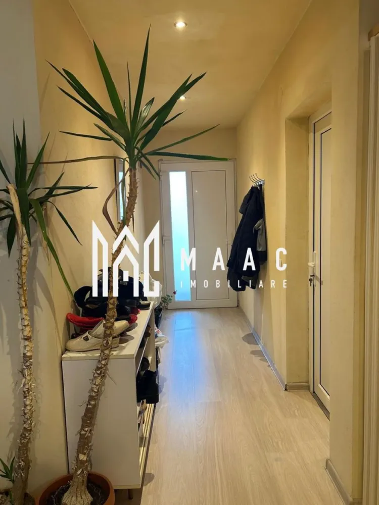 Casă modernă pe un singur nivel | 116 mp utili | Mansardabilă | Șura Mică - MAAC Imobiliare vă propune spre vânzare o casă modernă, situată într-un cartier nou, în plină dezvoltare din Șura Mică. Construită în 2017, locuința este luminoasă, bine compartimentată și ideală pentru familiile care caută confort și liniște.
Casa este construită pe un singur nivel, având posibilitatea de mansardare, oferind oportunitatea extinderii spațiului în viitor.
 Detalii proprietate
Suprafață utilă: 116 mp
Suprafață construită: 140 mp
Suprafață teren: 432 mp
Regim de înălțime: Parter (mansardabil)
 Compartimentare
3 dormitoare
Living + bucătărie open space (cca. 44 mp)
2 băi
Terasă cu orientare sud-vest
 Dotări
Se vinde parțial mobilată și utilată
Spații luminoase, cu compartimentare eficientă
 Locație & facilități
Școală, grădiniță
Sală de sport, teren de fotbal
Magazine și centre comerciale
Cartier liniștit, cu infrastructură modernă
 Avantaje
Zonă în dezvoltare
Posibilitate de extindere (mansardare)
Compartimentare ideală pentru familie
Curte generoasă
Locație liniștită și bine conectată
Acces facil către autostrada si zona industriala a Sibiului

📞 Contactează-ne pentru mai multe detalii sau pentru a programa o vizionare, menționează CP2816491