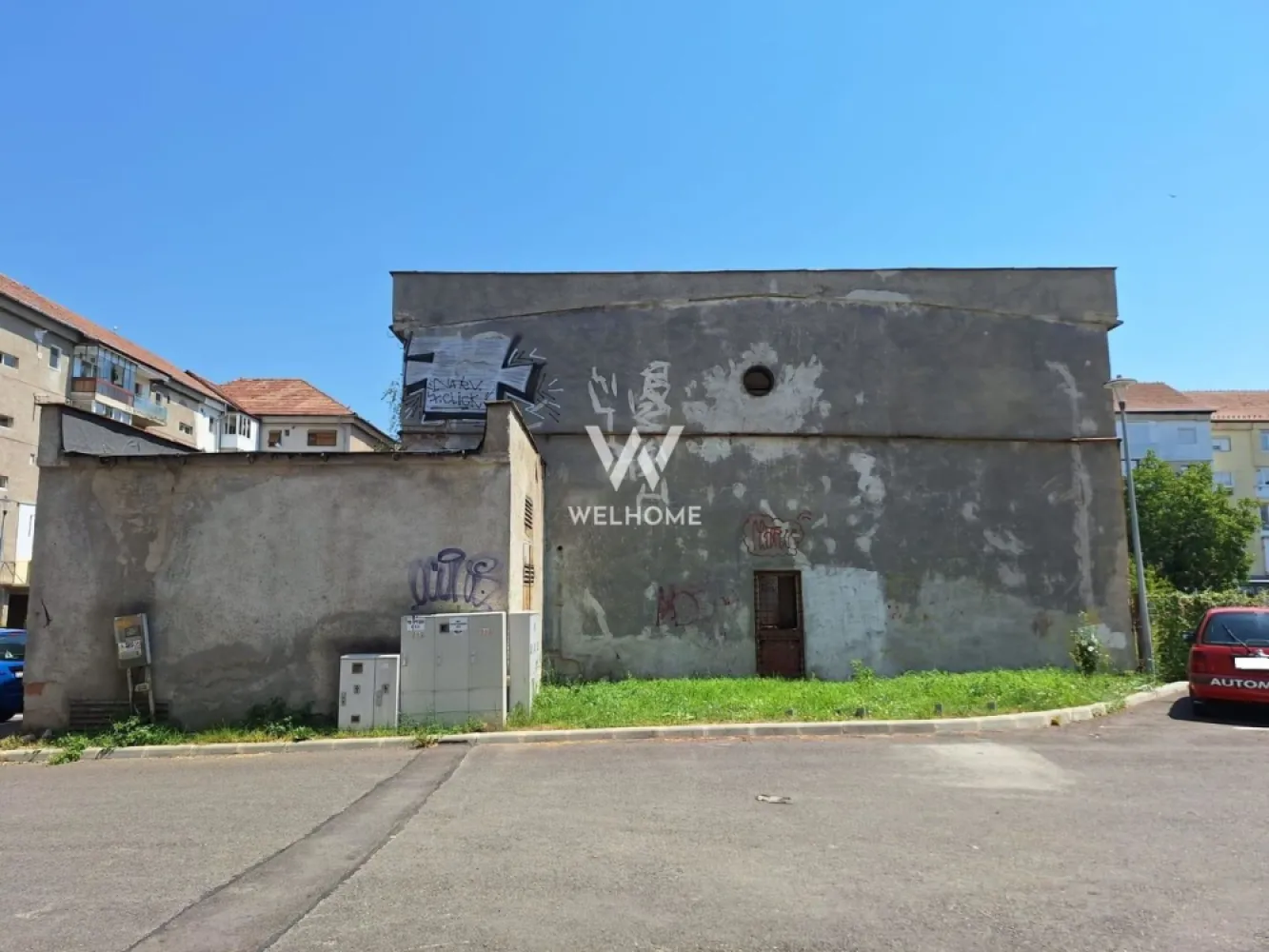 De vânzare – Spațiu versatil, ideal investiție, zonă centrală - Se oferă spre vânzare proprietate cu potențial ridicat de dezvoltare, potrivită pentru investitori, dezvoltatori sau antreprenori care caută o locație strategică.

Detalii imobil:
 • Suprafață construită:
 • Parter: 508 mp
 • Etaj: 130 mp
 • Posibilitate extindere: se poate construi etaj suplimentar pe toată amprenta la sol
 • Teren liber: 700 mp (ideal pentru parcare, extindere sau amenajare)
 • Construcție solidă (fostă centrală termică - înălțime 7m ) – structură rezistentă, potrivită pentru reconversie

Destinații posibile:
 • clinică medicală / centru medical
 • spațiu comercial
 • birouri
 • centru educațional
 • showroom
 • alte activități comerciale sau mixte

Avantaje:
 • Locație centrală
 • Acces rapid la artere principale
 • Aproape de mijloace de transport în comun
 • Vizibilitate bună
 • Acces facil pentru clienți și parteneri

Preț: 470.000 €
Detalii: 0743030351