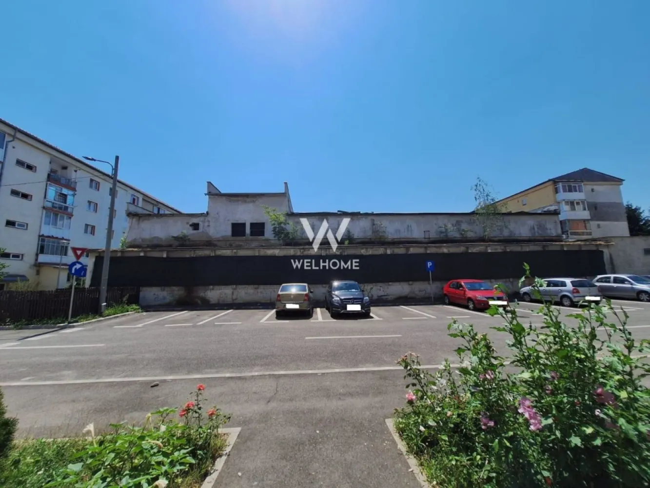 De vânzare – Spațiu versatil, ideal investiție, zonă centrală - Se oferă spre vânzare proprietate cu potențial ridicat de dezvoltare, potrivită pentru investitori, dezvoltatori sau antreprenori care caută o locație strategică.

Detalii imobil:
 • Suprafață construită:
 • Parter: 508 mp
 • Etaj: 130 mp
 • Posibilitate extindere: se poate construi etaj suplimentar pe toată amprenta la sol
 • Teren liber: 700 mp (ideal pentru parcare, extindere sau amenajare)
 • Construcție solidă (fostă centrală termică - înălțime 7m ) – structură rezistentă, potrivită pentru reconversie

Destinații posibile:
 • clinică medicală / centru medical
 • spațiu comercial
 • birouri
 • centru educațional
 • showroom
 • alte activități comerciale sau mixte

Avantaje:
 • Locație centrală
 • Acces rapid la artere principale
 • Aproape de mijloace de transport în comun
 • Vizibilitate bună
 • Acces facil pentru clienți și parteneri

Preț: 470.000 €
Detalii: 0743030351