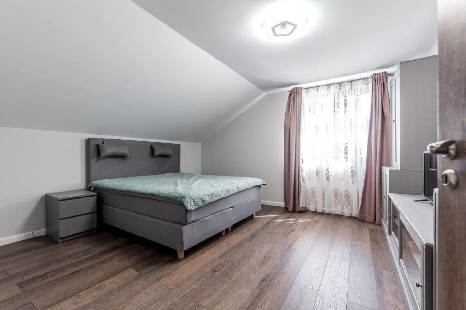 Rezervat Casa la cheie de vanzare in cartierul Europa, Vladimirescu