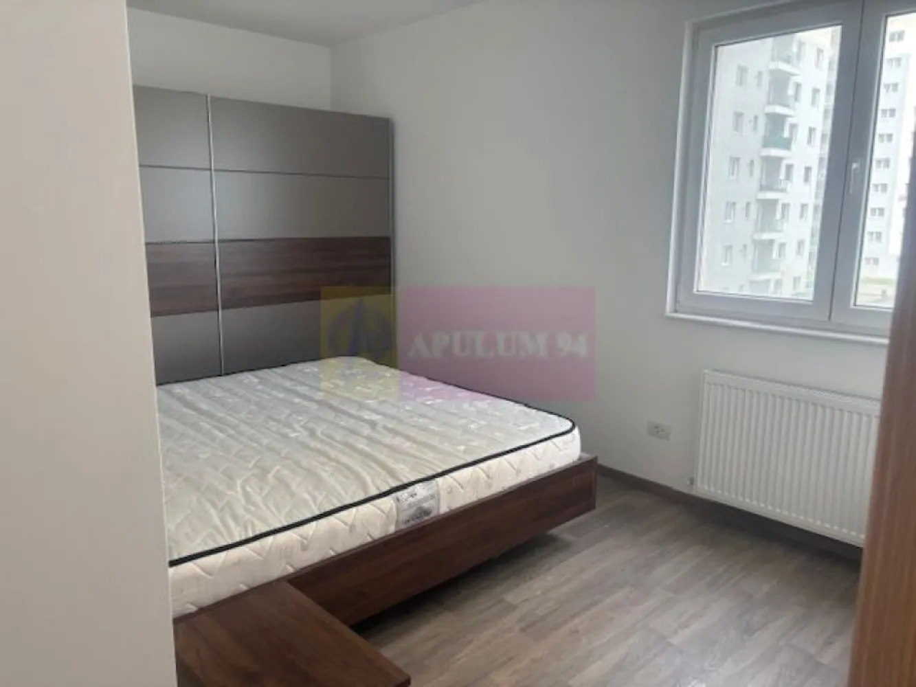 Apartament 2 camere Dimri Residence- Prelungirea Ghencea. - Compania imobiliara Apulum 94 va propune spre inchiriere un apartament de 2 camere situat in complexul Dimri Residence din Prelungirea Ghencea- Sector 6. 
Imobilul are 8 etaje, este izolat termic, foarte curat si beneficiaza de 2 lifturi. 
Apartamentul este la etajul 2 si este la prima inchiriere. 
Dormitorul are pat si dressing noi, bucataria va avea frigider, plita si cuptor electric noi. 
Livingul nu este mobilat si nici bucataria, dar se pot discuta variante pentru mobilare. 
Incalzirea este cu centrala proprie pe gaze.
In zona sunt magazine, hypermarketuri si mijloace de transport. 
Pentru vizionare si alte detalii nu ezitati sa ma contactati pe nr 0733683446- Laura Ionescu.