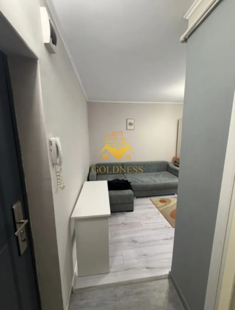 Garsoniera, moderna, Gheorgheni Zona Nicolae Titulescu, Interservisan - GOLDNESS Imobiliare vă propune spre închiriere o garsoniera complet mobilata și utilata, la Parter într-un imobil de 4 etaje, în Cartierul Gheorgheni. Posibilitate de parcare in zona! Se află în apropierea stațiilor de transport în comun, magazine, restaurante, spații verzi, farmacii, etc. Garsoniera este compartimentat astfel: - dormitor cu canapea extensibila, dulap pentru haine, loc de luat masa -bucatarie complet mobilata, utilata - baie cu cabina de dus, calorifer port prosop și dulap pentru depozitare. Imobilul este dotat cu toate cele necesare- centrală proprie, frigider, aragaz, hotă, mașină de spălat haine, etc. Dacă sunteți interesați de acest apartament și doriți să îl vizionați, dar și pentru alte oferte nu ezitați să ne contactați telefonic sau prin e-mail. Vă stăm la dispoziție! Pentru intermediere se percepe un comision de 50% din prețul chiriei!