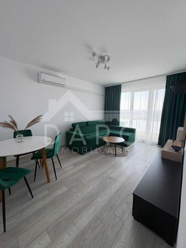 🏡 2 camere Maurer Residence | Et.9 | 425€/lună - 🏡 2 camere Maurer Residence | Et.9 | 425€/lună
Proprietate promovată prin DARO Imobiliare
Descoperă un apartament modern, situat în prestigiosul ansamblu Maurer Residence, o alegere ideală pentru cei care își doresc confort, lumină naturală și un stil de viață urban, într-un cadru elegant.
Cu o suprafață utilă de 56 mp și compartimentare decomandată, locuința este atent organizată pentru a oferi funcționalitate și intimitate.
Compartimentare:
living luminos și primitor
dormitor confortabil
bucătărie separată
baie
hol
Situat la etajul 9, apartamentul beneficiază de o priveliște plăcută și lumină naturală pe tot parcursul zilei, creând o atmosferă relaxantă și aerisită.
Dotări și finisaje:
mobilat modern, cu atenție la detalii
electrocasnice noi
spații bine optimizate pentru depozitare
ambient elegant și primitor
Se poate închiria inclusiv pe firmă, cu posibilitate de facturare.
💰 Preț chirie: 425 euro / lună (ușor negociabil)
Această proprietate este ideală pentru un cuplu sau o persoană care își dorește un apartament nou, într-un complex rezidențial modern, bine poziționat.
Pentru detalii și programarea unei vizionări:
📞 0749 535 729