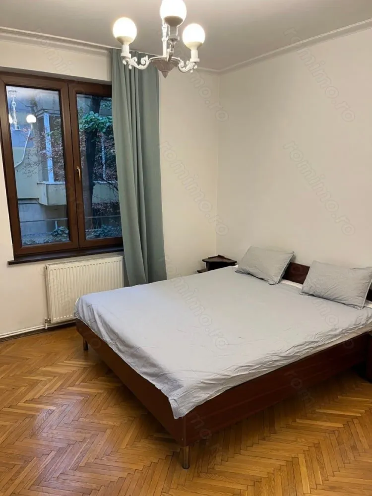BRASADAS închiriază ap 2 cam decomandat, Primăverii. - Agenția imobiliara BRASADAS închiriază apartament cu două camere, decomandat, situat în cartierul Primăverii. Apartamentul este mobilat și utilat.
-Centrală proprie.
-Balcon.
-Stație metrou Aviatorilor aflată la 4 minute distanță.
-Parcurile Herăstrău, Floreasca, Bordei aflate în apropiere.
-Restaurante 
-Muzeul de Artă Recentă