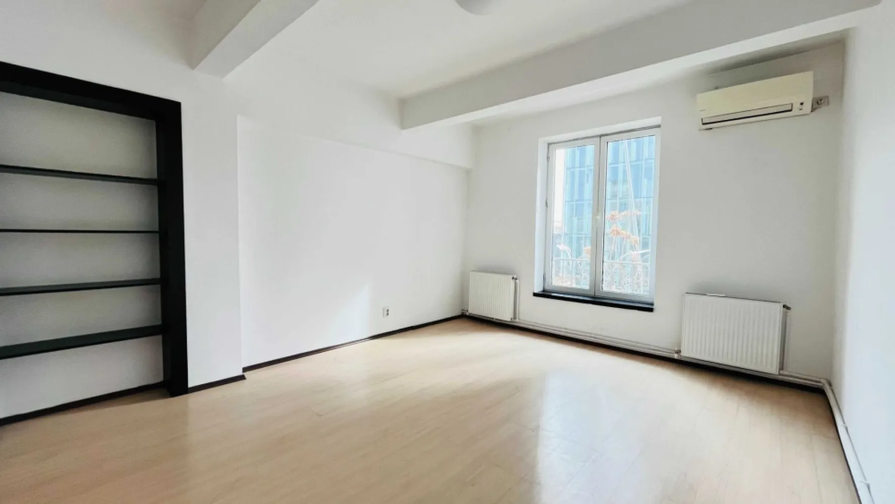 Apartament 2 camere Capitale - Apartament de două camere spațios și luminos în zona Piața Victoriei Capitale pentru sediu de firmă, etajul trei din șase.
Liber de la 10 aprilie 2025. Anuntul este postat de catre proprietar.