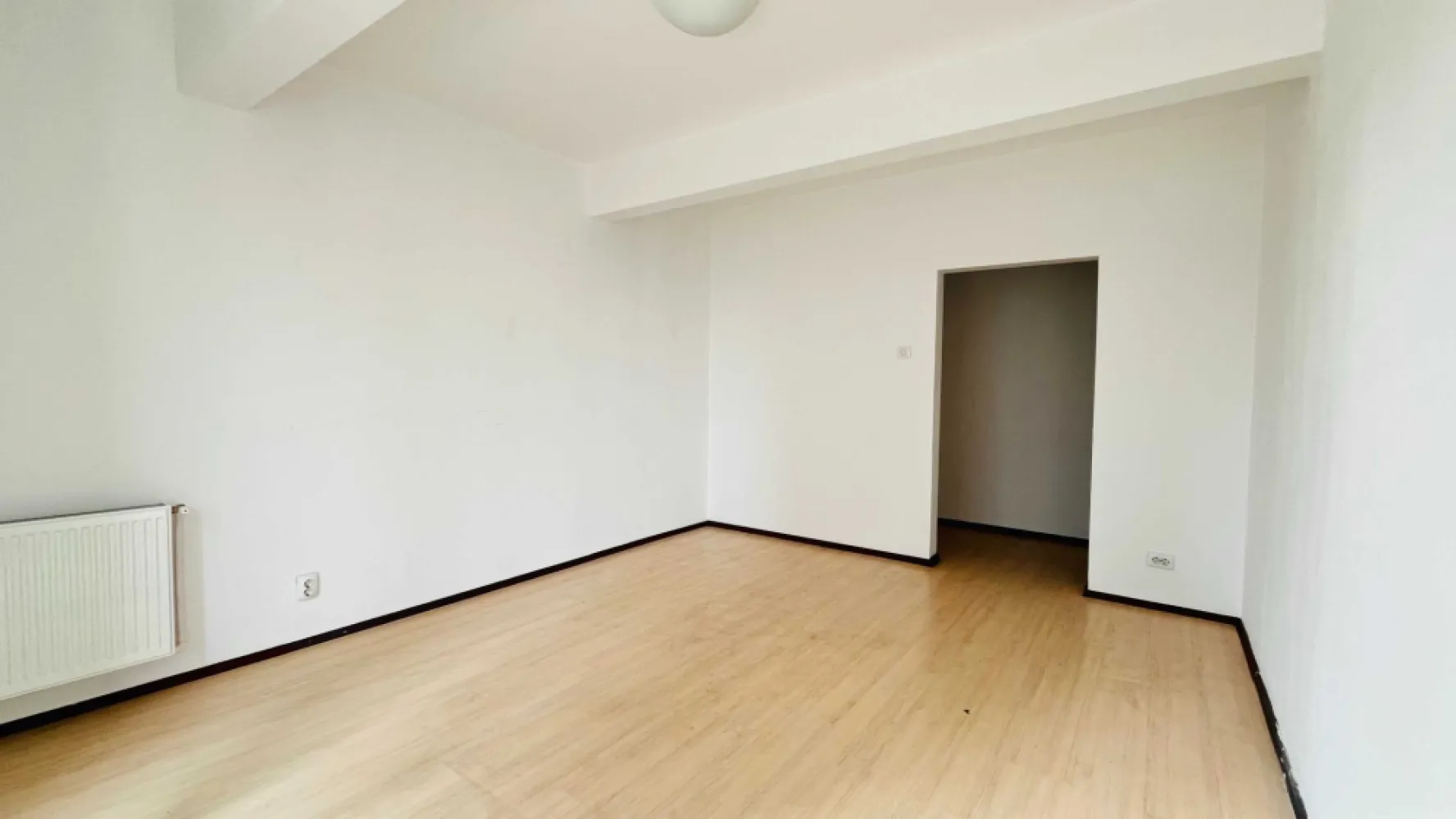 Apartament 2 camere Capitale - Apartament de două camere spațios și luminos în zona Piața Victoriei Capitale pentru sediu de firmă, etajul trei din șase.
Liber de la 10 aprilie 2025. Anuntul este postat de catre proprietar.