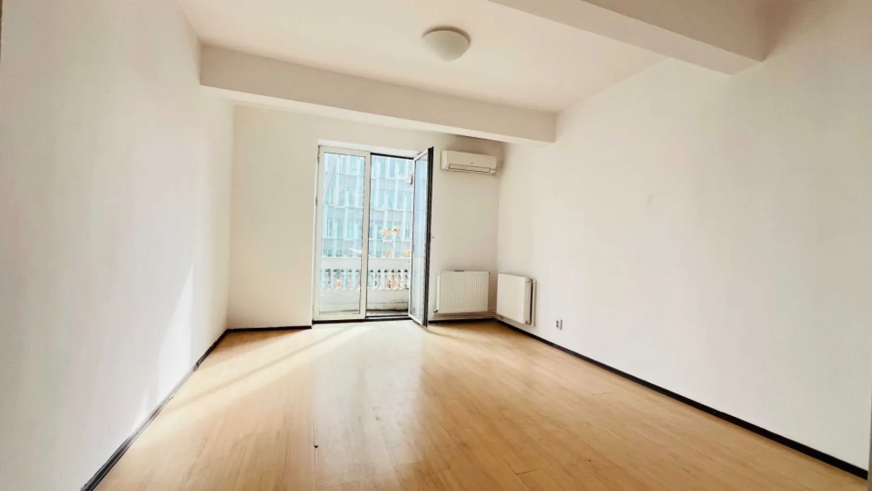 Apartament 2 camere Capitale - Apartament de două camere spațios și luminos în zona Piața Victoriei Capitale pentru sediu de firmă, etajul trei din șase.
Liber de la 10 aprilie 2025. Anuntul este postat de catre proprietar.