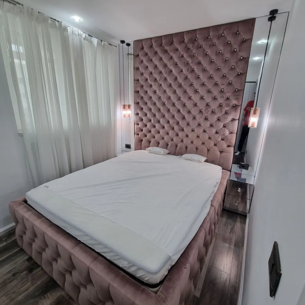 Apartament premium Zona Dorobatinti Apartament Modern - Apartament de lux cu 2 camere situat in Calea Dorobanti . 
Suprafata apartamentului este de 68 mp!
Acest apartament ofera un spatiu elegant si confortabil, cu balcon foarte generos!
Imobilul este complet mobilat si finisat premium, oferind un design modern! 
Bucataria este complet echipata( masina spalat vase, frigider , cuptor, cuptor microunde) toata incorporate in mobilier!
Living spatios si luminos beneficiaza de finisaje de inalta calitate ( semineu incorporat)
Dormitor elegant, iar baie cu dotari premium!
Etaj 7 din 8!
Aveti acces facil la urmatoarele:
Metrou 3 minute
Autobuz , tramvai 1 min
Cafenele si restaurante la 3 minute !
Parc Floreasca la 5 minute!
Zona de Lux
