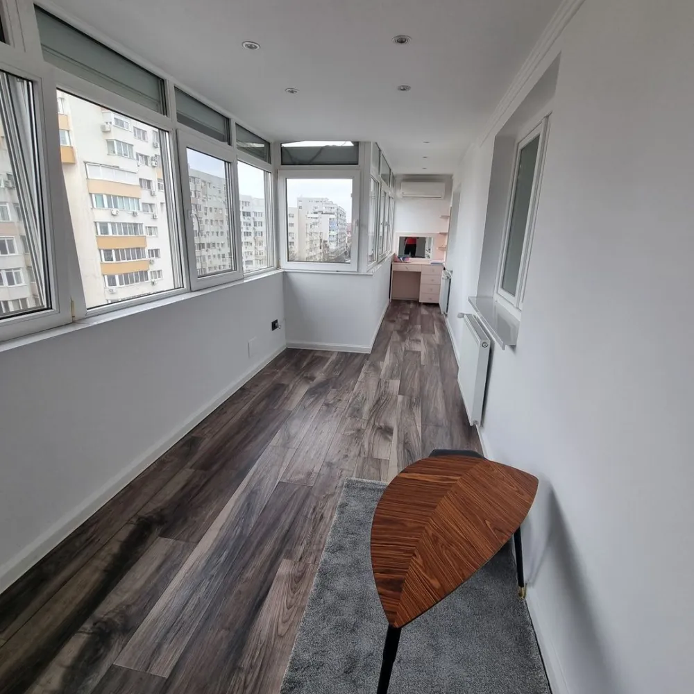 Apartament premium Zona Dorobatinti Apartament Modern - Apartament de lux cu 2 camere situat in Calea Dorobanti . 
Suprafata apartamentului este de 68 mp!
Acest apartament ofera un spatiu elegant si confortabil, cu balcon foarte generos!
Imobilul este complet mobilat si finisat premium, oferind un design modern! 
Bucataria este complet echipata( masina spalat vase, frigider , cuptor, cuptor microunde) toata incorporate in mobilier!
Living spatios si luminos beneficiaza de finisaje de inalta calitate ( semineu incorporat)
Dormitor elegant, iar baie cu dotari premium!
Etaj 7 din 8!
Aveti acces facil la urmatoarele:
Metrou 3 minute
Autobuz , tramvai 1 min
Cafenele si restaurante la 3 minute !
Parc Floreasca la 5 minute!
Zona de Lux
