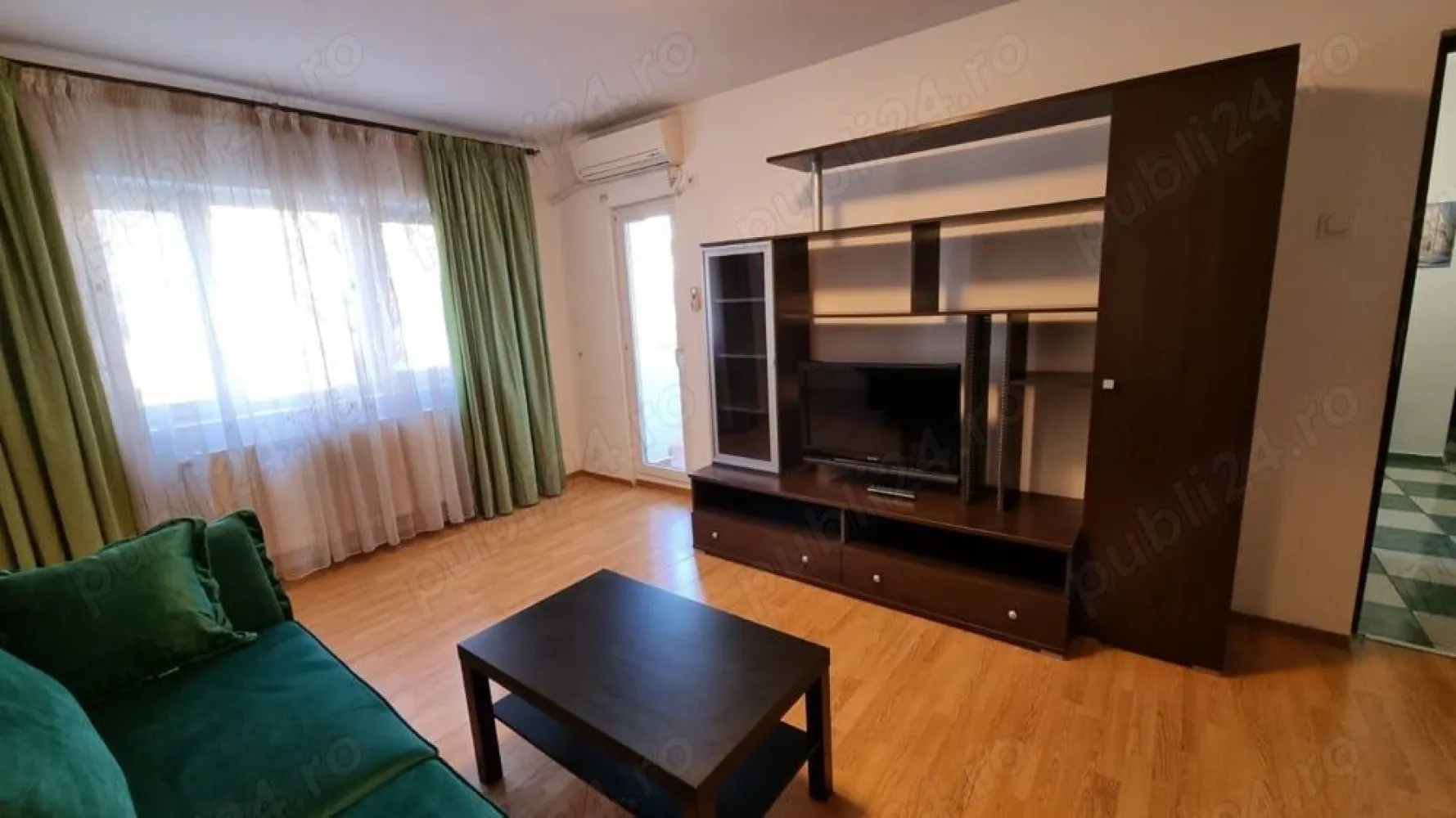 Proprietar, inchiriere 2 camere Aviatiei (boiler, parcare ADP, contract ANAF) - Proprietar, inchiriez apartament 2 camere in Aviatiei situat pe str. Aripilor , etaj 1 4.
Inchiriez pe termen lung apartament modern si foarte curat, situat la 5 minute de statia de metrou Aurel Vlaicu si de parcul Herastrau, proaspat renovat, prima chirie 1+1.
Specificaţii

Utilitati generale: Curent, Apa, Canalizare, Gaz
Sistem incalzire apa : Boiler electric
Climatizare: Aer conditionat in fiecare camera
Acces internet: Cablu, Wireless

Finisaje
Ferestre cu geam termopan: PVC, plasa tantari
Stare interior: Renovat
Usi interior: Lemn
Usa intrare: Metal
Izolatii termice: Exterior
Podele: Gresie, Parchet
Pereti: Vopsea lavabila

Dotări
Bucatarie: Mobilata si utilata
Contorizare: Contor gaz, Apometre
Mobilat: Complet
Electrocasnice: Masina de spalat rufe, Frigider, Aragaz, Hota, TV, Cuptor cu microunde,
Loc parcare ADP: 1