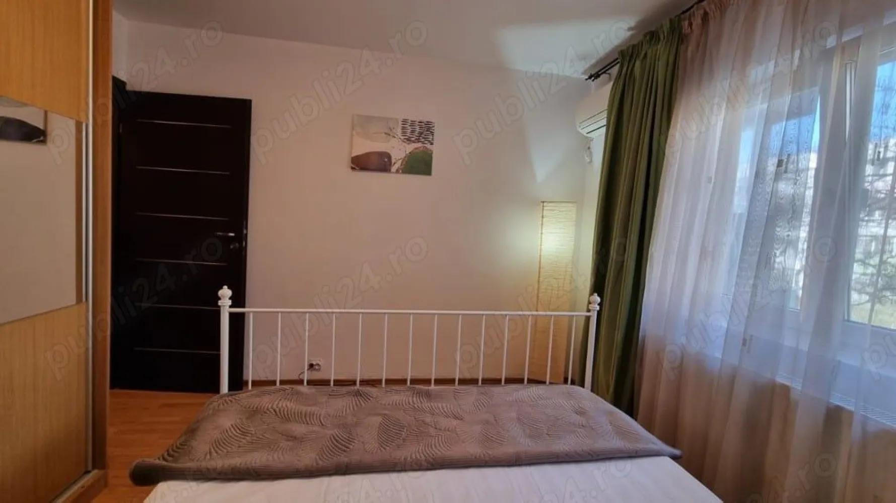 Proprietar, inchiriere 2 camere Aviatiei (boiler, parcare ADP, contract ANAF) - Proprietar, inchiriez apartament 2 camere in Aviatiei situat pe str. Aripilor , etaj 1 4.
Inchiriez pe termen lung apartament modern si foarte curat, situat la 5 minute de statia de metrou Aurel Vlaicu si de parcul Herastrau, proaspat renovat, prima chirie 1+1.
Specificaţii

Utilitati generale: Curent, Apa, Canalizare, Gaz
Sistem incalzire apa : Boiler electric
Climatizare: Aer conditionat in fiecare camera
Acces internet: Cablu, Wireless

Finisaje
Ferestre cu geam termopan: PVC, plasa tantari
Stare interior: Renovat
Usi interior: Lemn
Usa intrare: Metal
Izolatii termice: Exterior
Podele: Gresie, Parchet
Pereti: Vopsea lavabila

Dotări
Bucatarie: Mobilata si utilata
Contorizare: Contor gaz, Apometre
Mobilat: Complet
Electrocasnice: Masina de spalat rufe, Frigider, Aragaz, Hota, TV, Cuptor cu microunde,
Loc parcare ADP: 1