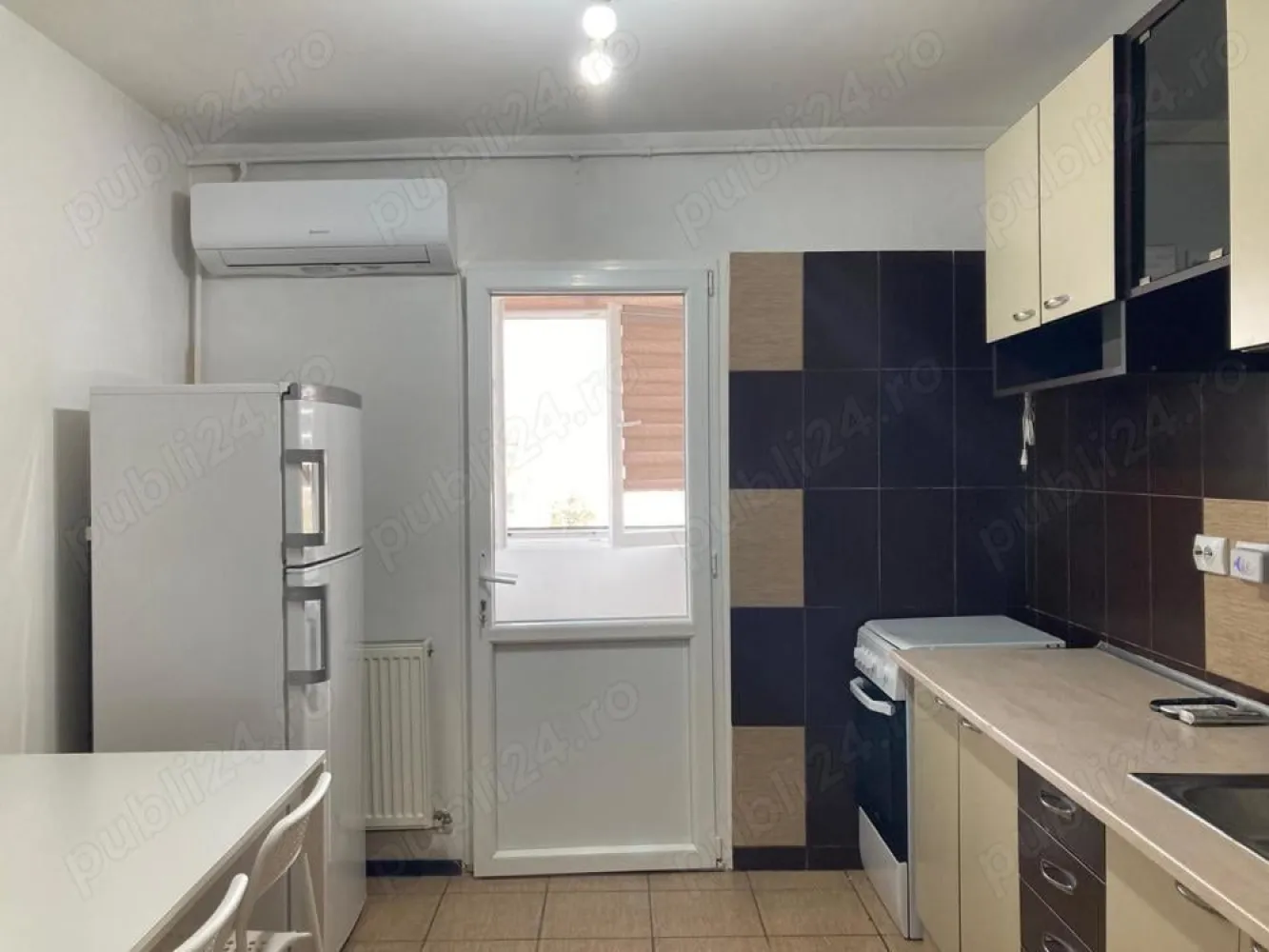 Inchiriez Ap 2 cam zona foarte buna AUREL VLAICU 2 min MALL PROMENADA! - Apartament mobilat, utilat complet la 2 minute de mers pe jos de Mall Promenada și metrou Aurel Vlaicu. Asa cum se vede din imagini apartamentul arata foarte bine, este intretinut,utilat si mobilat complet, cu toate utilitatile! Va astept la vizionare! Mentionez ca nu accept animale de companie!!
Sector 1, Str Căpâlna,nr 2,ap 4 4, cu 2 balcoane, 2 aere condiționate, mobila dormitor mobexpert, mobila sufragerie jisk, internet și cablu TV incluse,LOC DE PARCARE INCLUS.
 
Pentru mai multe detalii, rog contact telefonic whatsapp la numarul :