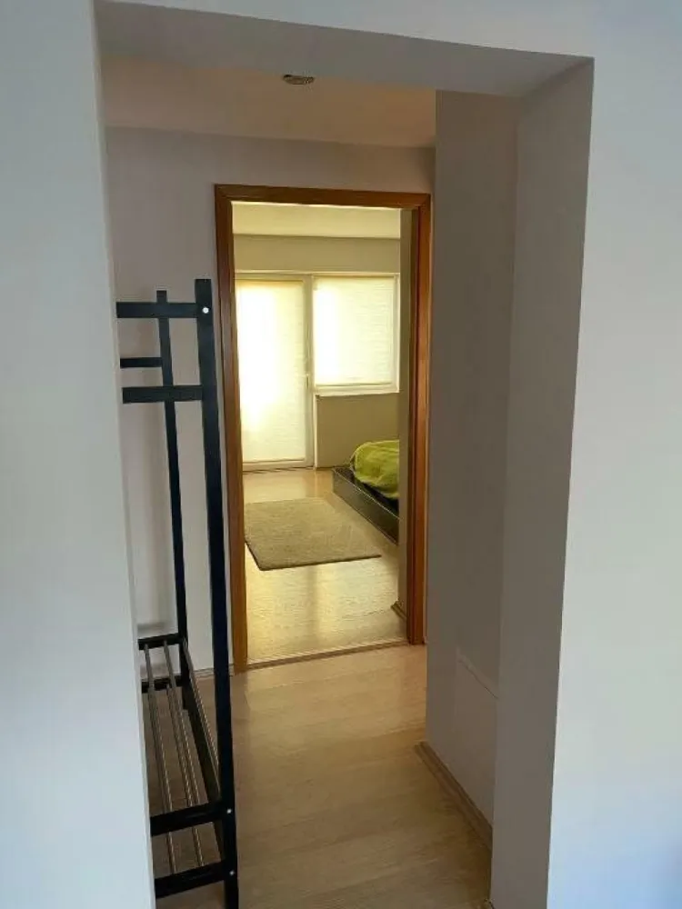 Apartament zona Aviatiei 2 Camere -Mobilat si utilat -Pet friendly -7 min Metrou - Va propunem spre inchiriere un apartament de 2 camere, complet mobilat si utilat, situat la etajul 3 din 4, amplasat in spatele hotelului Crystal Palace (zona Aviatiei), foarte aproape de mijloace de transport in comun si de metrou (7 min. Metrou Aurel Vlaicu).

Apartamentul are o suprafata utila de 57mp, este semidecomandat, cu bucataria si livingul in concept "open-space", dormitor cu pat matrimonial si spatii de depozitare, dressing spatios, 2 holuri, baie si balcon (= 4.6mp).

Utilități
o Utilitati generale: Curent, Apa, Canalizare, Gaz
o Acces internet: Cablu, Wireless

Finisaje
o Ferestre cu geam termopan: PVC
o Usa intrare: Metal
o Izolatii termice: Exterior, Interior
o Podele: Gresie, Parchet
o Pereti: Faianta

Dotări
o Bucatarie: Mobilata, Utilata
o Mobilat: Complet
o Electrocasnice: Masina de spalat rufe, Frigider, Aragaz, Hota, 2x Aer Conditionat, TV, Expressor

Pentru mai multe detalii si vizionari va rog, nu ezitati sa ne contactati!