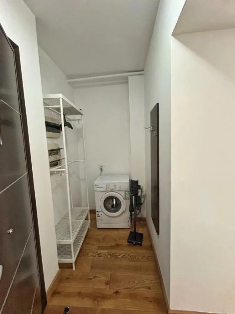 Apartament cu 2 camere - de inchiriat in Upgroun Residence - Direct de la proprietar si fara niciun comision, va oferim spre inchiriere acest apartament modern de 2 camere, situat in complexul Upground Residence, disponibil complet mobilat, cu multiple spatii de depozitare, o bucatarie complet utilata, 1 balcon, 2 bai si dormitor.
Apartamentul are un generos si luminos living de tip open space de pe care se poate iesi pe balcon, bucataria este complet mobilata si utilata, iar dormitorul complet mobilat va va asigura tot confortul, fiind dotat cu baie proprie. 

Apartamentul este dotat cu centrala termica, aer conditionat, masina de spalat vase incorporata si masina de spalat rufe, astfel incat confortul tau sa fie asigurat!

La parterul complexului Upground puteţi găsi tot ce aveţi nevoie, de la magazine alimentare, cafenele, saloane de înfrumuseţare, până la o sală de gimnastică de clasă mondială şi un studio de yoga.
La 5 minute de mers pe jos de apartament ajungeţi la staţia de metrou Pipera şi la staţiile de tramvai care vă ajută să vă conectaţi cu restul oraşului. Promenada Mall este, de asemenea, la doar câteva minute de mers pe jos de complex.
Sunt disponibile şi locuri de parcare în garajul subteran şi pot fi închiriate separat.

Directly from the owner and without any commission, we offer for rent this modern 2-room apartment, located in the Upground Residence complex, available fully furnished, with multiple storage spaces, a fully equipped kitchen, 1 balcony, 2 bathrooms and a bedroom.
The apartment has a generous and bright open space living room from which you can exit to the balcony, the kitchen is fully furnished and equipped, and the fully furnished bedroom will ensure all the comfort, being equipped with its own bathroom.

The apartment is equipped with central heating, air conditioning, built-in dishwasher and washing machine, so that your comfort is ensured!

On the ground floor of the Upground complex you can find everything you need, from grocery stores, cafes, beauty salons, to a world-class gym and a yoga studio.
A 5-minute walk from the apartment you reach the Pipera metro station and tram stops that help you connect with the rest of the city. Promenada Mall is also just a few minutes walk from the complex.
Parking spaces are also available in the underground garage and can be rented separately.