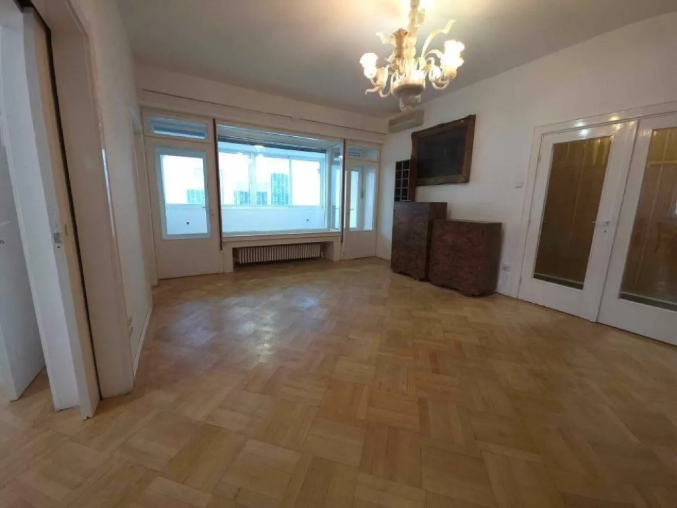 Închiriere apartament 4 camere Dorobanti, Capitale - Oferim spre inchiriere apartament cu 4 camere, recent renovat. 
Apartamentul poate fi predat spere inchiriere mobilat. 
Apartamentul are o suprafata de 138 mp, si este situat in zona Dorobanti, Capitale.