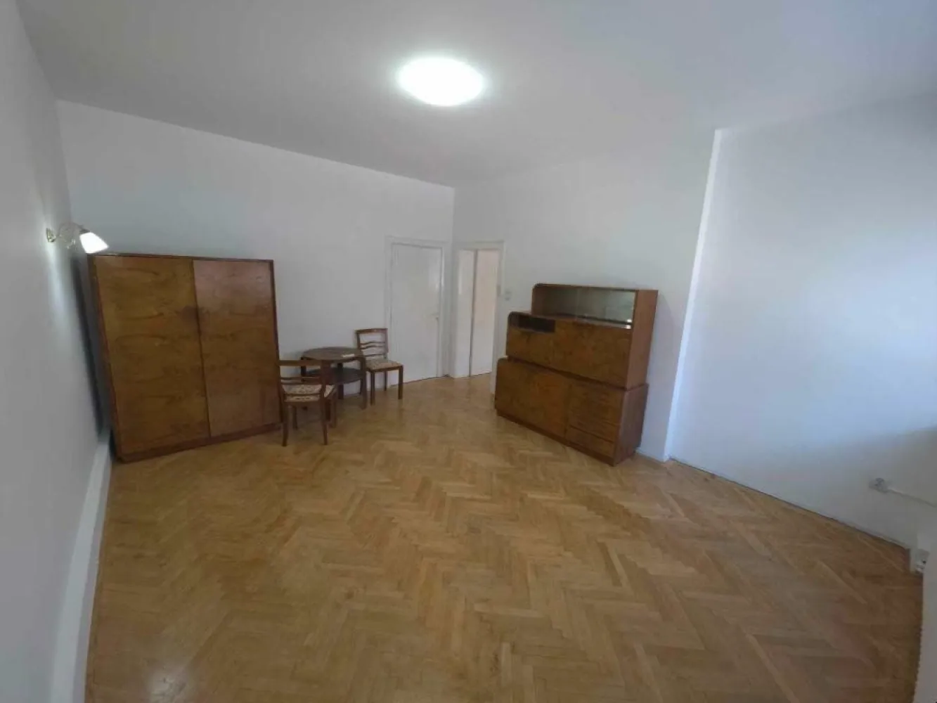 Închiriere apartament 4 camere Dorobanti, Capitale - Oferim spre inchiriere apartament cu 4 camere, recent renovat. 
Apartamentul poate fi predat spere inchiriere mobilat. 
Apartamentul are o suprafata de 138 mp, si este situat in zona Dorobanti, Capitale.