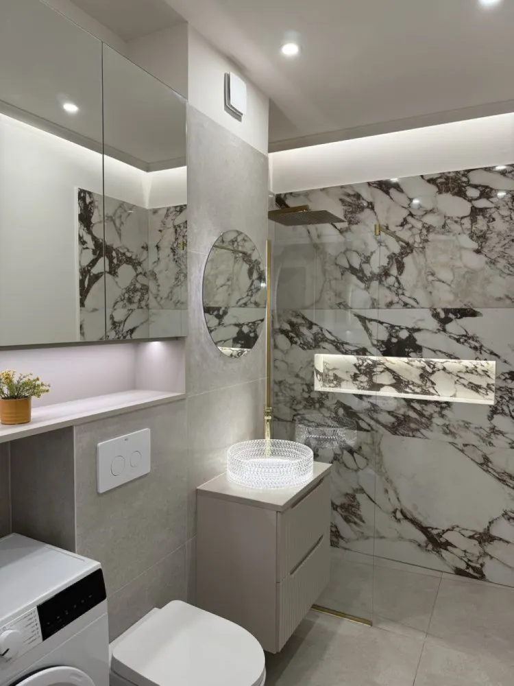 Proprietar inchiriez apartament Exigent Plaza - Inchiriere apartament 2 camere NOU - prima inchiriere, situat in complex Exigent Plaza faza 5, include un loc de parcare subteran si are vedere libera catre parc.

Apartamentul este situat la etajul 3, mobilat complet si utilat fix ca in poze. Dotari: masina spalat rufe, masina spalat vase, televizor smart, centrala proprie si termostat, incalzire in pardoseala, aer conditionat.

Apartamentul are o locatie excelenta, 8 minute de mers pe jos de metrou Lujerului, 3 minute pana la statia de tramvai, aproape de parc si de centrele comerciale Afi Cotroceni si Plaza Romania. In complex exista si un supermarket Auchan.

Va rog fara animale de companie!