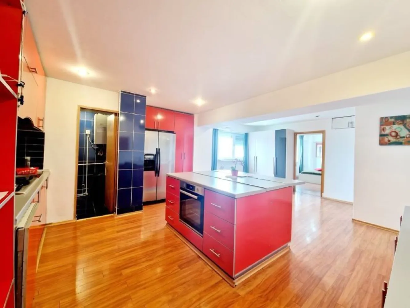 Proprietar Mosilor Obor metrou - Proprietar închiriez ap 2 camere foarte spatios 89 mp utili et 9/11 decomandat modern mobilat(ap a fost transformat din 4 cam in 2),masina spalat vase,masina de spalat,Let tv,aer conditionat etc.ap are 2 bái+centrala proprie si este pozitionat exact la gura de metrou Bucur Obor,are vedere catre Calea Mosilor
Adresa imobil Sos Stefan cel mare 240 bl 59a