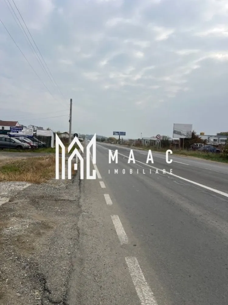 TEREN INTRAVILAN 2300 MP I ACCES DIRECT DIN DRUM NATIONAL I CRISTIAN - MAAC Imobiliare ofera spre vanzare teren intravilan cu acces direct din drumul national
 Suprafata totala 2300 mp, deschidere 21 ml la strada.
Toate utilitatile sunt la limita terenului.

Pentru mai multe detalii sau vizionare anuntati telefonic CP3004924.