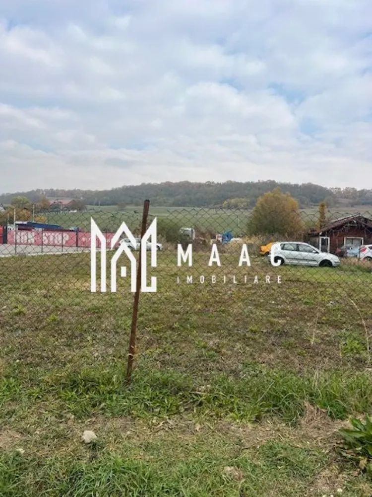 TEREN INTRAVILAN 2300 MP I ACCES DIRECT DIN DRUM NATIONAL I CRISTIAN - MAAC Imobiliare ofera spre vanzare teren intravilan cu acces direct din drumul national
 Suprafata totala 2300 mp, deschidere 21 ml la strada.
Toate utilitatile sunt la limita terenului.

Pentru mai multe detalii sau vizionare anuntati telefonic CP3004924.
