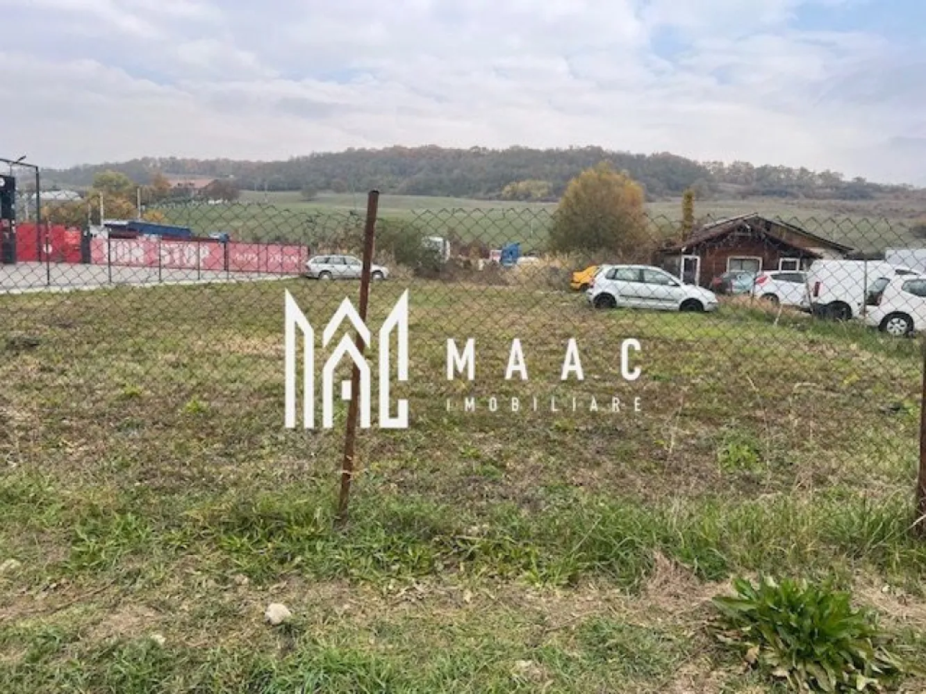 TEREN INTRAVILAN 2300 MP I ACCES DIRECT DIN DRUM NATIONAL I CRISTIAN - MAAC Imobiliare ofera spre vanzare teren intravilan cu acces direct din drumul national
 Suprafata totala 2300 mp, deschidere 21 ml la strada.
Toate utilitatile sunt la limita terenului.

Pentru mai multe detalii sau vizionare anuntati telefonic CP3004924.