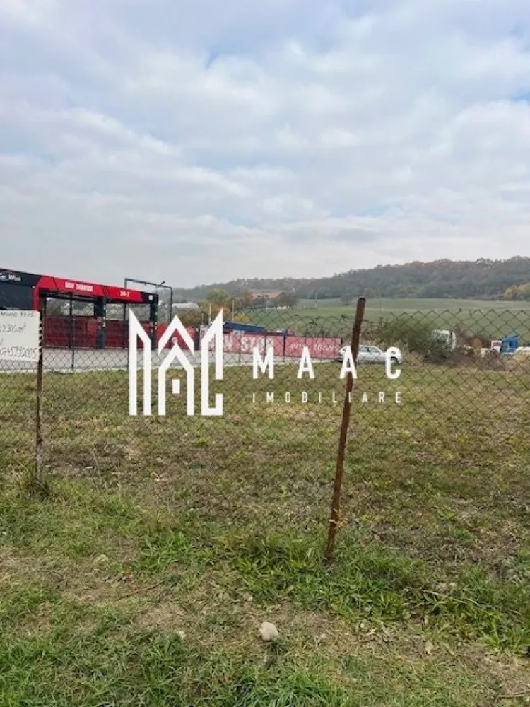 TEREN INTRAVILAN 2300 MP I ACCES DIRECT DIN DRUM NATIONAL I CRISTIAN - MAAC Imobiliare ofera spre vanzare teren intravilan cu acces direct din drumul national
 Suprafata totala 2300 mp, deschidere 21 ml la strada.
Toate utilitatile sunt la limita terenului.

Pentru mai multe detalii sau vizionare anuntati telefonic CP3004924.
