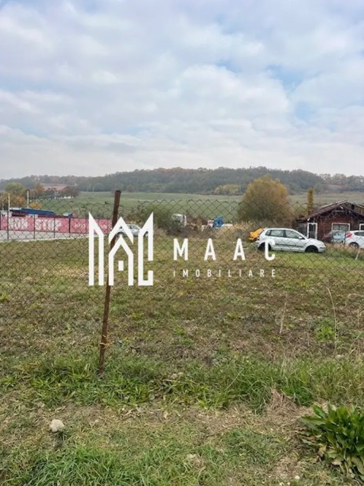 TEREN INTRAVILAN 2300 MP I ACCES DIRECT DIN DRUM NATIONAL I CRISTIAN - MAAC Imobiliare ofera spre vanzare teren intravilan cu acces direct din drumul national
 Suprafata totala 2300 mp, deschidere 21 ml la strada.
Toate utilitatile sunt la limita terenului.

Pentru mai multe detalii sau vizionare anuntati telefonic CP3004924.
