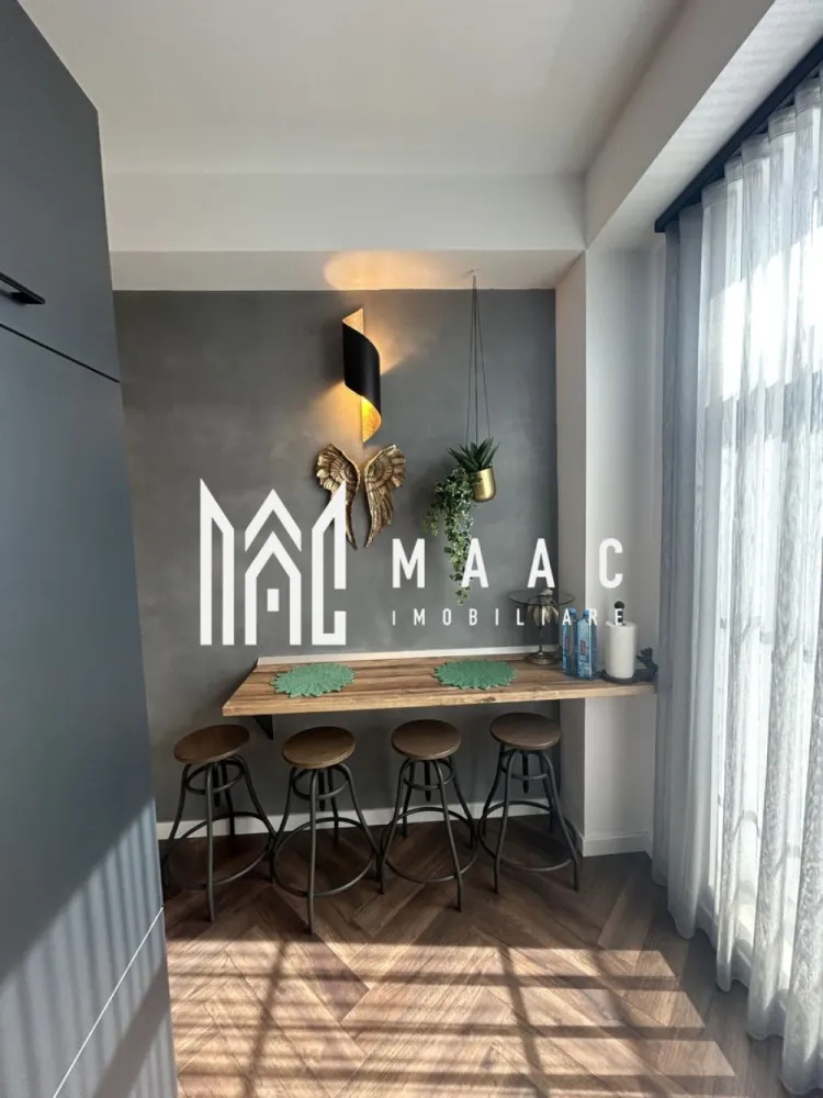 Penthouse LUX 3 camere | Henri Coandă | Terasa Panoramică I 2 locuri de parcare - MAAC Imobiliare vă propune spre vânzare un penthouse modern cu 3 camere, amenajat la standarde premium, situat în Ansamblul Rezidențial Henri Coandă din Sibiu, o zonă în plină dezvoltare, apreciată pentru liniște, accesibilitate și conexiunile rapide către principalele puncte de interes ale orașului. Proprietatea este ideală atât pentru locuință personală, cât și pentru investiție, datorită poziționării excelente, suprafețelor generoase și nivelului ridicat de confort oferit.

Imobilul este amplasat într-un bloc construit recent, prevăzut cu lift modern și spații comune bine întreținute, oferind siguranță, intimitate și un ambient rezidențial modern.

Penthouse-ul beneficiază de o compartimentare eficientă și funcțională:
-3 camere spațioase
-2 băi moderne
-bucătărie complet funcțională

Unul dintre principalele avantaje ale proprietății este terasa impresionantă de 120,30 mp, cu acces direct din fiecare cameră, ce oferă o panoramă superbă către Munții Făgăraș și oraș. Acest spațiu generos este ideal pentru relaxare, petrecerea timpului liber și crearea unor momente memorabile într-un cadru elegant și confortabil.

Locuința se remarcă prin luminozitate naturală, spații bine optimizate și finisaje premium, fiind concepută pentru un stil de viață modern și confortabil. Fiecare detaliu a fost atent ales pentru a oferi funcționalitate și rafinament.

Dotările și beneficiile proprietății includ:
-încălzire în pardoseală
-centrală termică proprie
-aer condiționat
-3 locuri de parcare incluse
-pivniță pentru depozitare
-finisaje premium

Ansamblul Rezidențial Henri Coandă este apreciat pentru atmosfera liniștită, dezvoltarea continuă a zonei și accesul facil către centre comerciale, supermarketuri, instituții de învățământ și alte facilități importante din Sibiu.

Proprietatea oferă un echilibru ideal între confort, intimitate și priveliște panoramică, fiind alegerea perfectă pentru cei care își doresc un penthouse elegant, modern și bine poziționat.

Pentru mai multe detalii, vă rugăm să precizați telefonic că ați văzut anunțul cu CP2997099.
