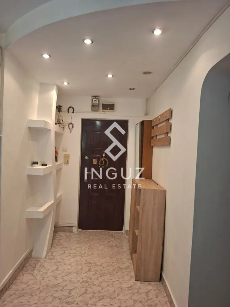 De închiriat | Apartament 3 camere | Doamna Ghica – Tei | București - De închiriat | Apartament 3 camere | Doamna Ghica – Tei | București

Un apartament bine poziționat într-una dintre cele mai accesibile zone din nord-estul Bucureștiului, ideal pentru cei care vor acces rapid către centru, dar și liniște pentru locuit.

Detalii apartament:
Suprafață: 70 mp
Compartimentare: decomandat
Etaj: 5 / 8
Preț: 580 € / lună

Zonă & puncte de interes:
Situat în zona Doamna Ghica – Tei, o zonă dezvoltată, cu toate facilitățile aproape:

Acces rapid către artere principale (Colentina, Petricani, Obor)
Legătură directă cu centrul orașului (Universitate, Piața Obor)
Transport public în apropiere (autobuz și tramvai)
Aproape de Veranda Mall și Piața Obor
În apropiere de universități și centre educaționale
Parcuri și spații verzi: Parcul Tei și Parcul Plumbuita
Supermarketuri, farmacii, bănci și servicii zilnice la câteva minute
Acces facil către zona Pipera și centrele de business

De ce această zonă:
Zonă bine conectată, dar liniștită
Potrivită pentru familii sau persoane active
Totul la îndemână, fără deplasări lungi
Ideală pentru locuire pe termen lung

Preț: 580 € / lună
Comision: 50%

📞 +40 774 017 567
📞 +40 724 922 092
✉️ info.inguzrealestate.com

Inguz Real Estate
Simplu. Rapid. Fără pierdere de timp.