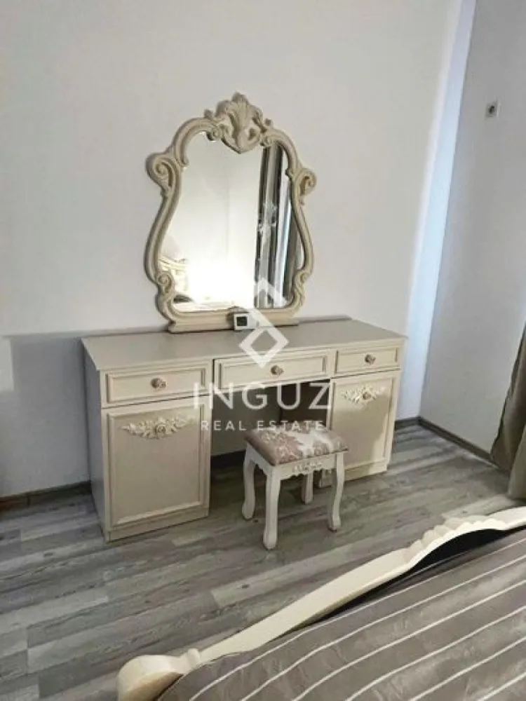 De închiriat | Apartament 2 camere | Colentina – Str. Oituz | Bucureșt - De închiriat | Apartament 2 camere | Colentina – Str. Oituz | București

Apartament modern, situat într-un imobil nou, ideal pentru o persoană sau un cuplu care caută liniște și confort într-o zonă accesibilă.

Detalii apartament:
Suprafață utilă: 50 mp
Compartimentare: semidecomandat
Etaj: 2
Imobil: P+2+mansardă
An construcție: 2023
Loc de parcare inclus

Zonă & puncte de interes:
Situat pe Strada Oituz – Colentina, într-o zonă liniștită de case și blocuri mici

Acces rapid către:
Șoseaua Colentina
Mijloace de transport în comun

Facilități în apropiere:
Magazine, supermarketuri și farmacii
Restaurante, cafenele și servicii zilnice
Acces facil către zona Obor și centrul orașului
Parcuri și zone verzi în apropiere

Condiții:
Disponibil pentru închiriere pe termen lung
Preferabil o persoană sau cuplu
Nu se acceptă copii sau animale de companie
Contract de închiriere inclus

Preț: 700 € / lună
Garanție: 2 luni
Comision: 50%

+40 774 017 567
+40 724 922 092
info.inguzrealestate.com

Inguz Real Estate
Simplu. Rapid. Fără pierdere de timp.
