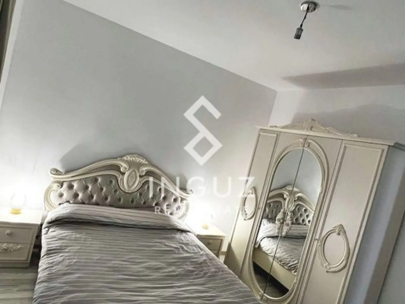 De închiriat | Apartament 2 camere | Colentina – Str. Oituz | Bucureșt - De închiriat | Apartament 2 camere | Colentina – Str. Oituz | București

Apartament modern, situat într-un imobil nou, ideal pentru o persoană sau un cuplu care caută liniște și confort într-o zonă accesibilă.

Detalii apartament:
Suprafață utilă: 50 mp
Compartimentare: semidecomandat
Etaj: 2
Imobil: P+2+mansardă
An construcție: 2023
Loc de parcare inclus

Zonă & puncte de interes:
Situat pe Strada Oituz – Colentina, într-o zonă liniștită de case și blocuri mici

Acces rapid către:
Șoseaua Colentina
Mijloace de transport în comun

Facilități în apropiere:
Magazine, supermarketuri și farmacii
Restaurante, cafenele și servicii zilnice
Acces facil către zona Obor și centrul orașului
Parcuri și zone verzi în apropiere

Condiții:
Disponibil pentru închiriere pe termen lung
Preferabil o persoană sau cuplu
Nu se acceptă copii sau animale de companie
Contract de închiriere inclus

Preț: 700 € / lună
Garanție: 2 luni
Comision: 50%

+40 774 017 567
+40 724 922 092
info.inguzrealestate.com

Inguz Real Estate
Simplu. Rapid. Fără pierdere de timp.