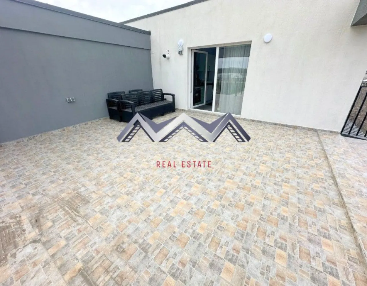 Apartament 2 camere Otopeni + terasă 30 mp | prima închiriere - Dacă visezi la un apartament luminos, spațios și bine amplasat, tocmai l-ai găsit! 
Acest apartament cu 2 camere, situat într-o zonă accesibilă și bine conectată la toate punctele de interes din Otopeni este pregătit să devină noua ta casă. Cu o suprafață utilă de 50 mp și o terasă impresionantă de 30 mp, acest spațiu oferă combinația ideală între confort și funcționalitate. 

Living-ul generos, unit cu bucătăria open space și zona de luat masa, creând o atmosferă elegantă, spațioasă și primitoare, ideală atât pentru relaxare, cât și pentru momentele petrecute cu cei dragi. Ferestrele mari lasă lumina naturală să pătrundă din plin și îți asigură lumină pe tot parcursul zilei. În plus, terasa spațioasă devine un loc perfect pentru seri relaxante, dimineți liniștite sau întâlniri cu prietenii, fiind un adevărat colț de liniște în mijlocul orașului. 

Apartamentul este la prima închiriere, astfel că te vei bucura de un spațiu impecabil, amenajat cu atenție la detalii și dotat cu tot ce ai nevoie pentru un stil de viață modern și confortabil. Ai la dispoziție un loc de parcare dedicat, ceea ce înseamnă că nu vei mai pierde timp căutând unde să parchezi, iar accesul către toate zonele importante ale orașului și nu numai este foarte rapid și facil. 

Dacă îți dorești un apartament primitor, spațios și bine poziționat, acesta este alegerea perfectă. 
Contactează-mă pentru mai multe detalii sau pentru a programa o vizionare!